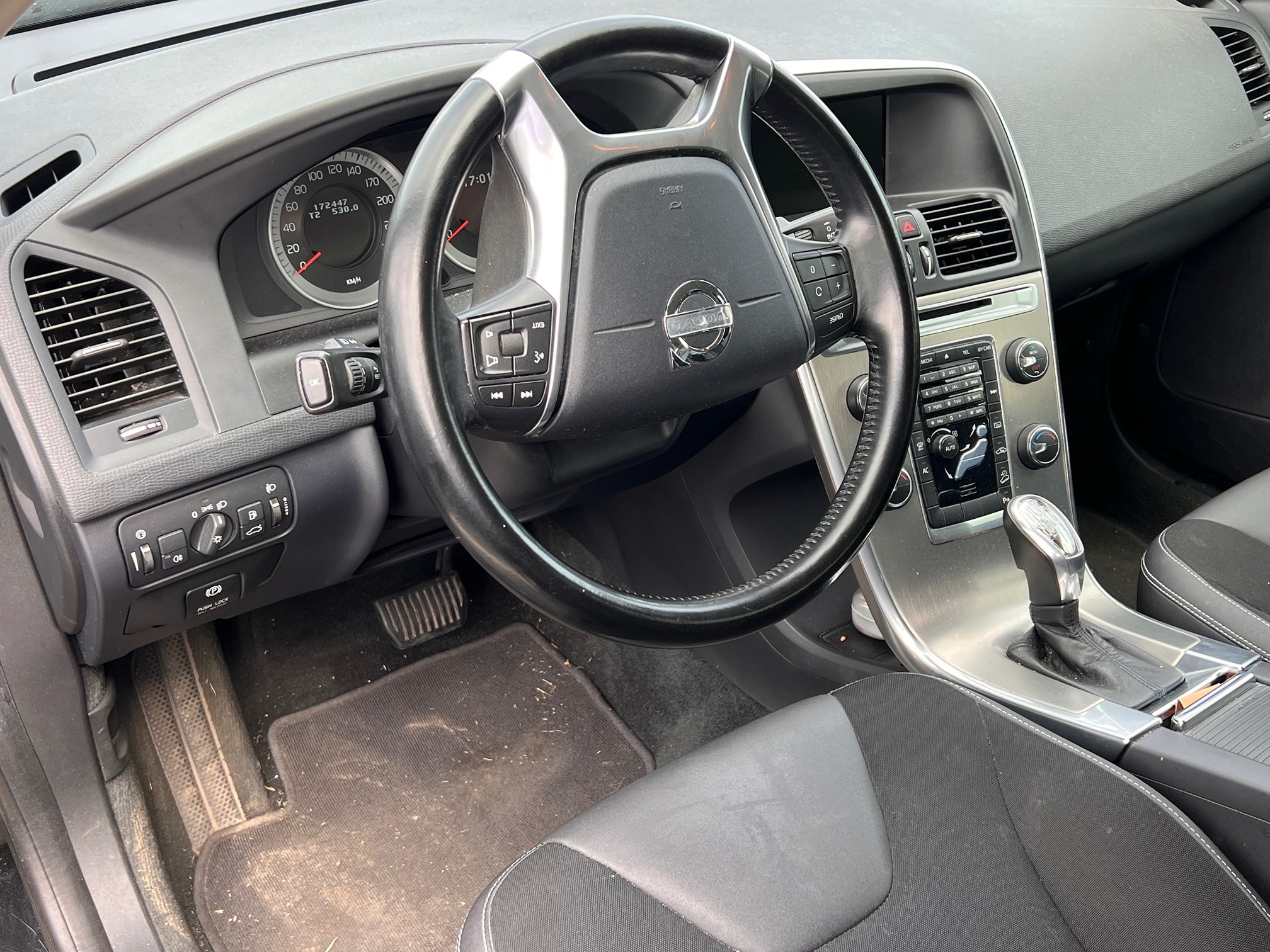 VOLVO XC60 D4 AWD — zdjęcie 6