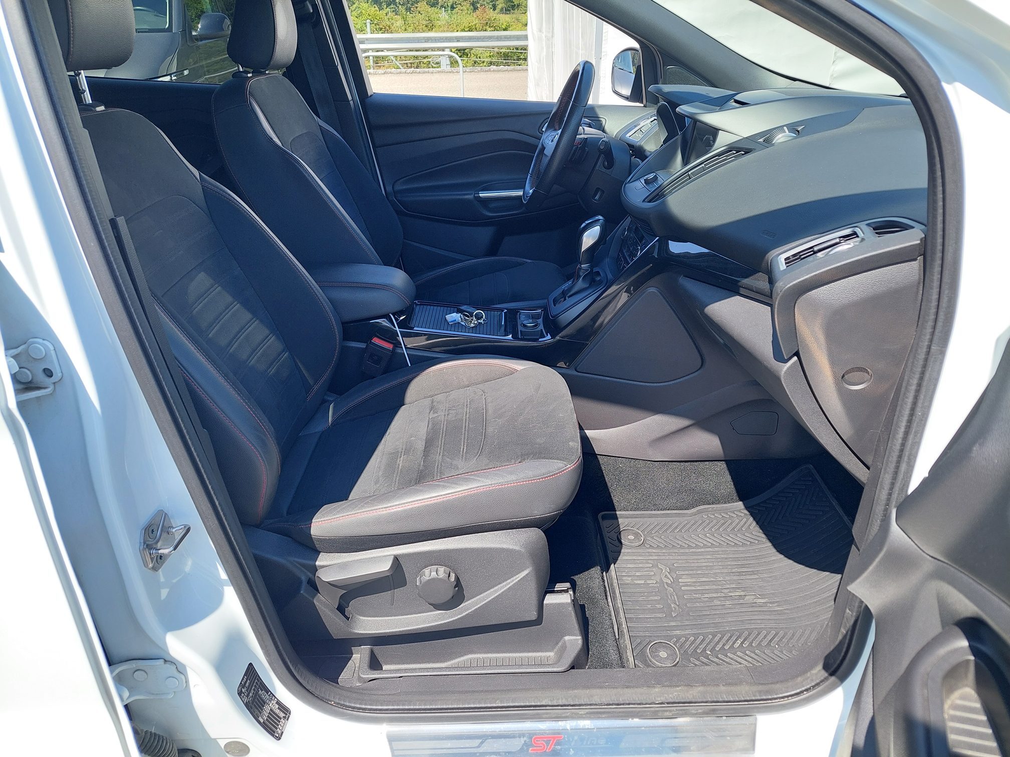 FORD Kuga 2.0 TDCi 4x4 — zdjęcie 8