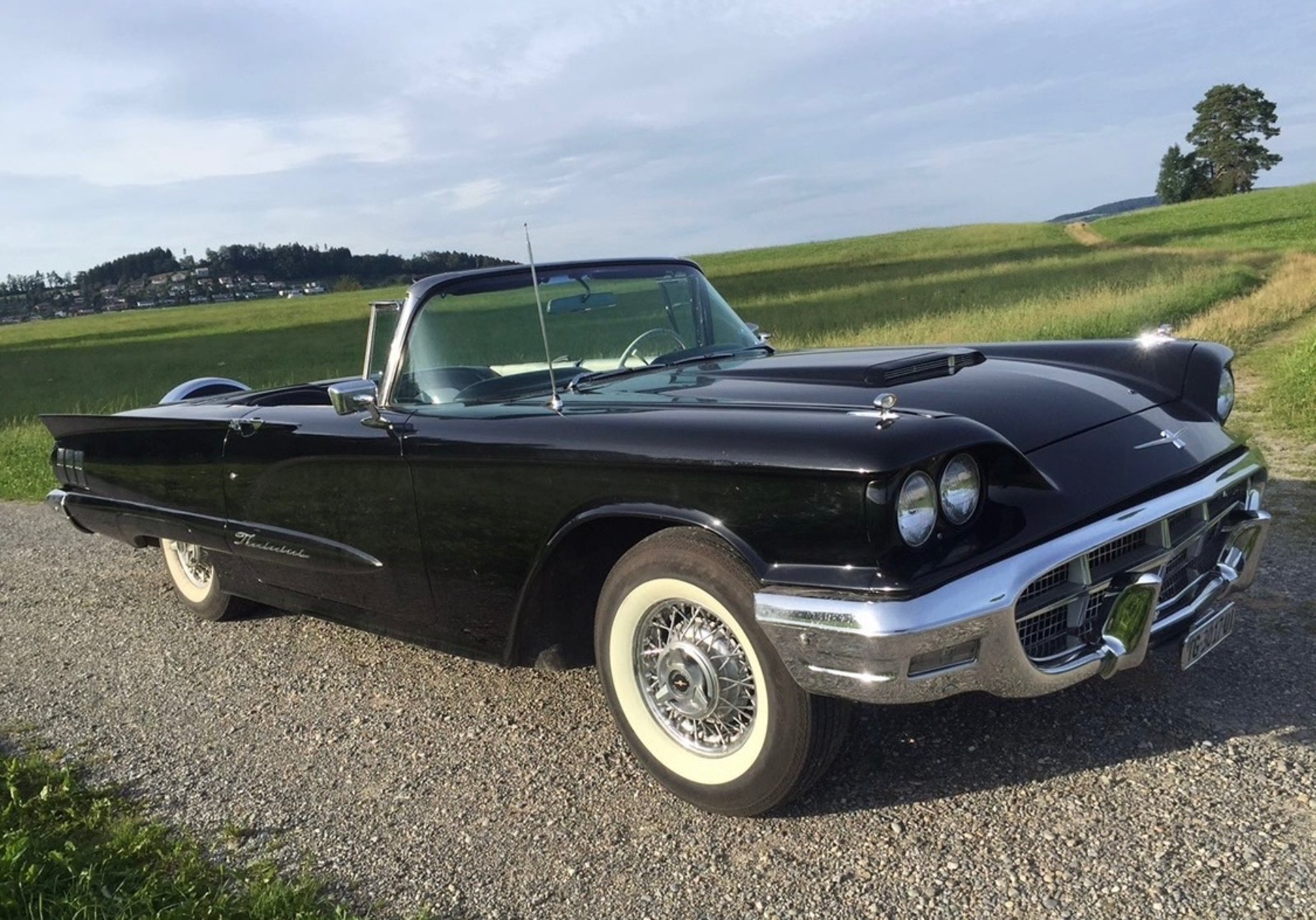 FORD Thunderbird — zdjęcie 1