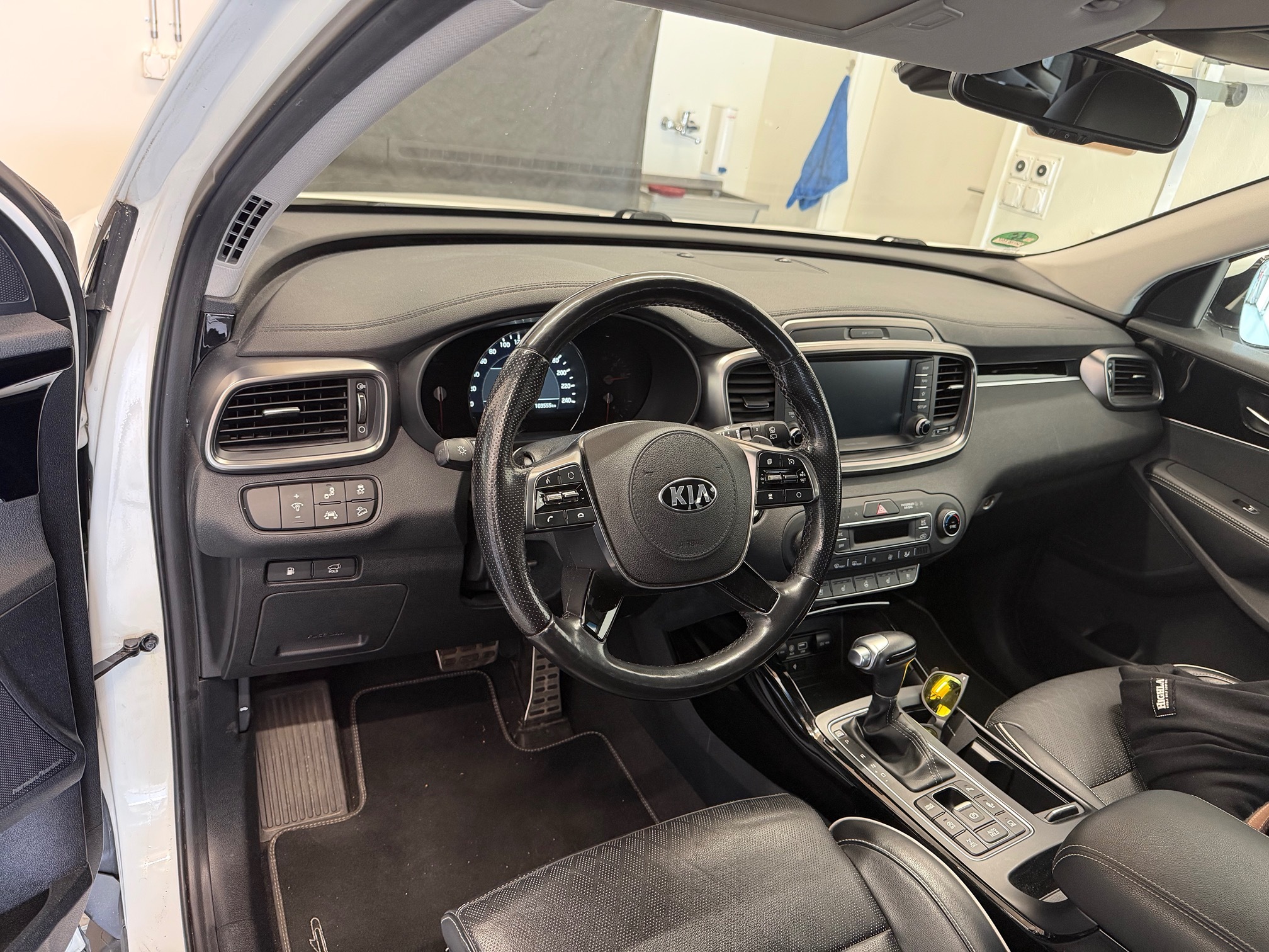 KIA Sorento IV 2.2 — zdjęcie 11
