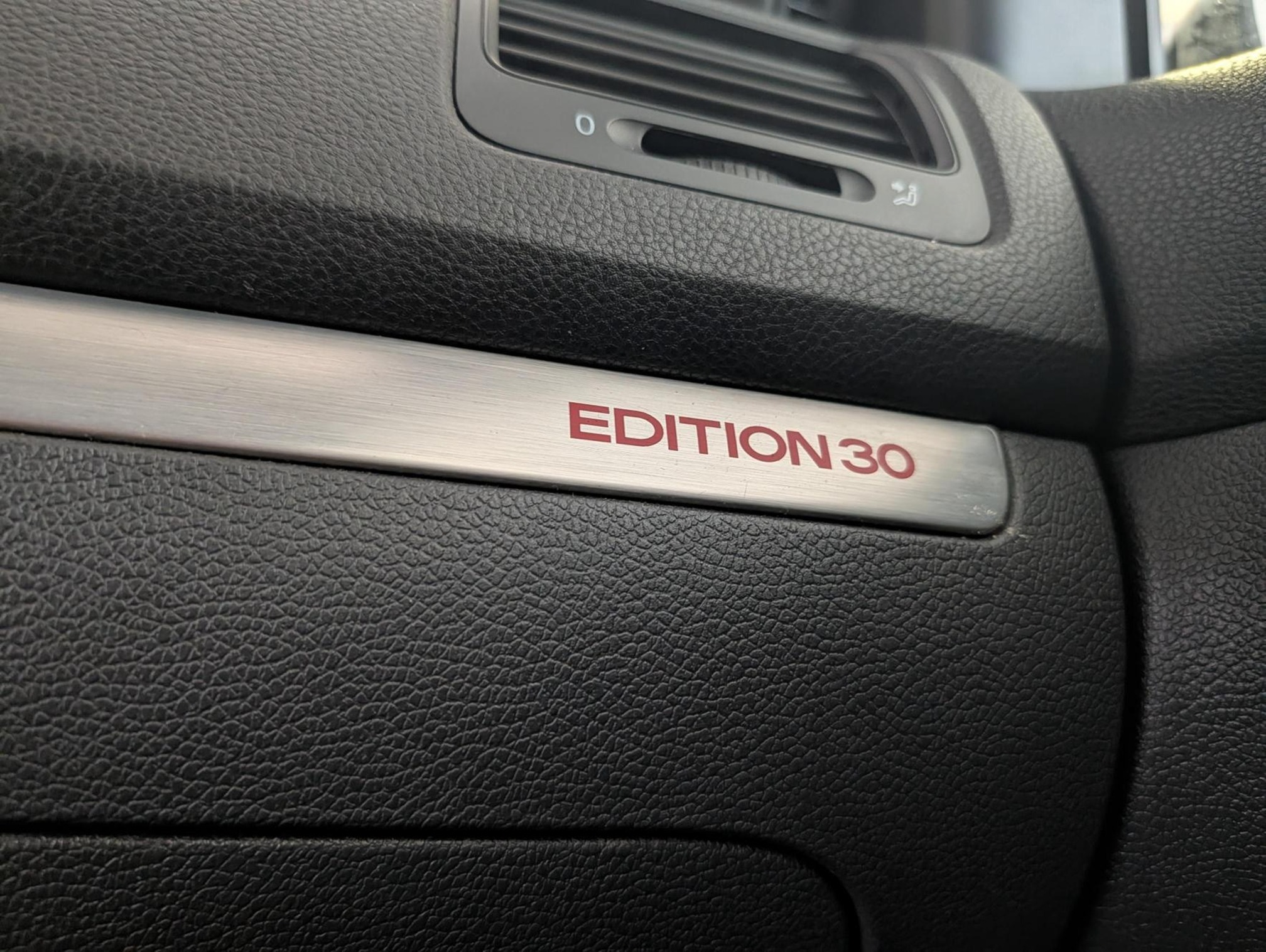 VW Golf GTI Edition 30 — zdjęcie 12