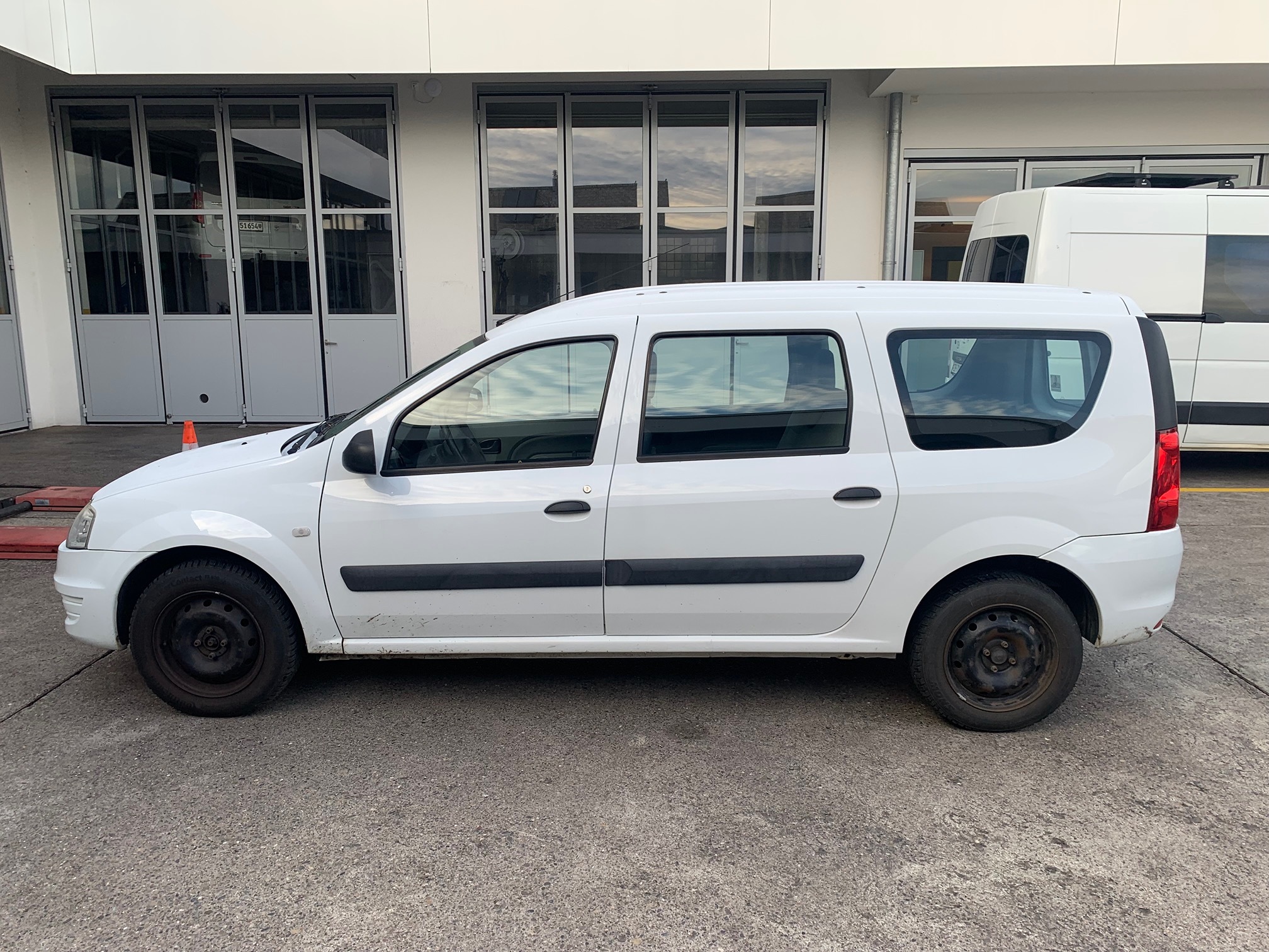 DACIA Logan 1.6 — zdjęcie 5