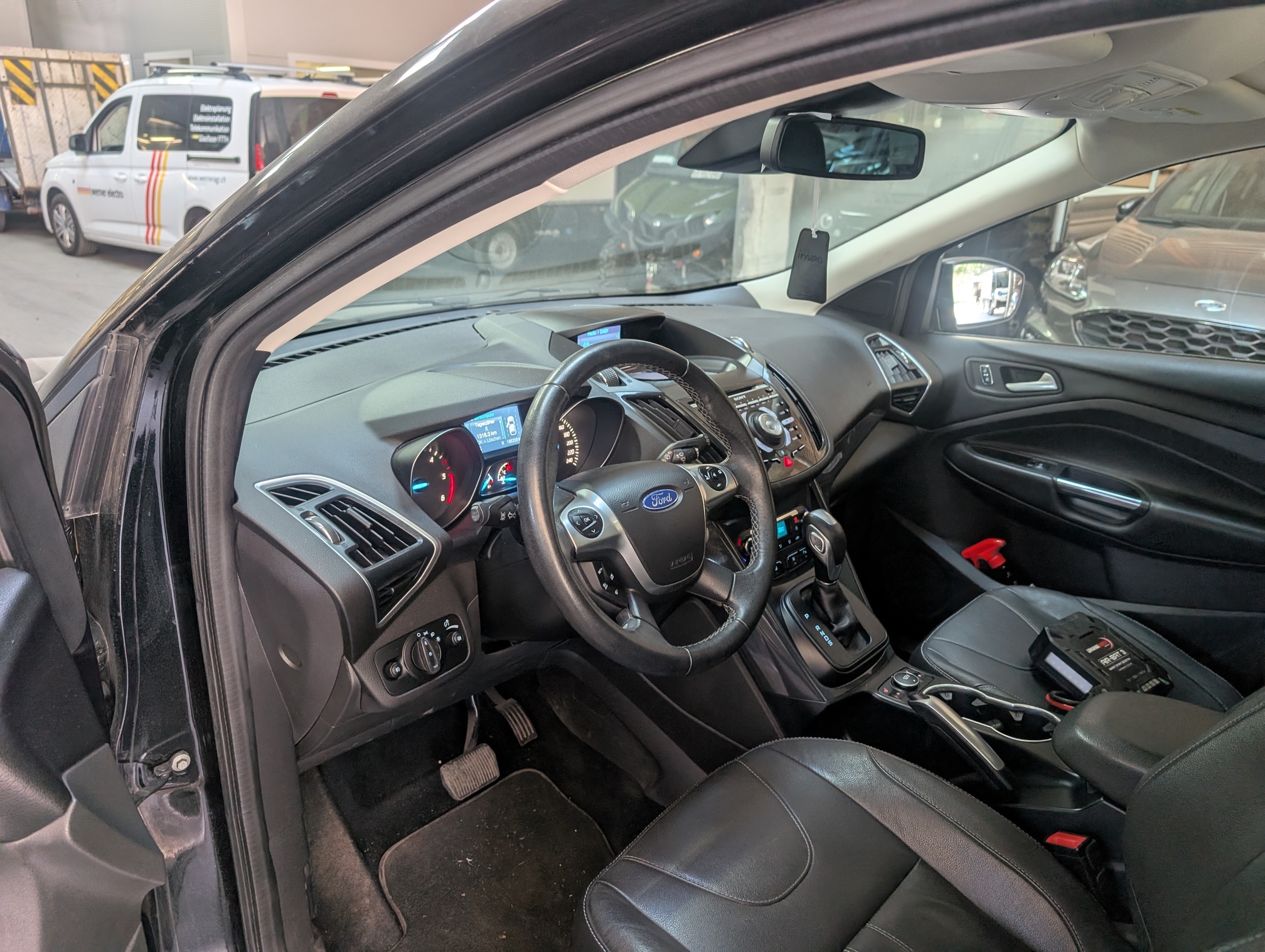 FORD Kuga 2.0 TDCi 4x4 — zdjęcie 9