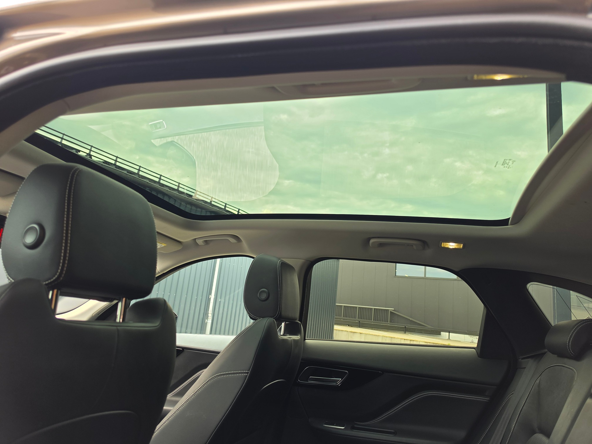 JAGUAR F-Pace 20d AWD — zdjęcie 12