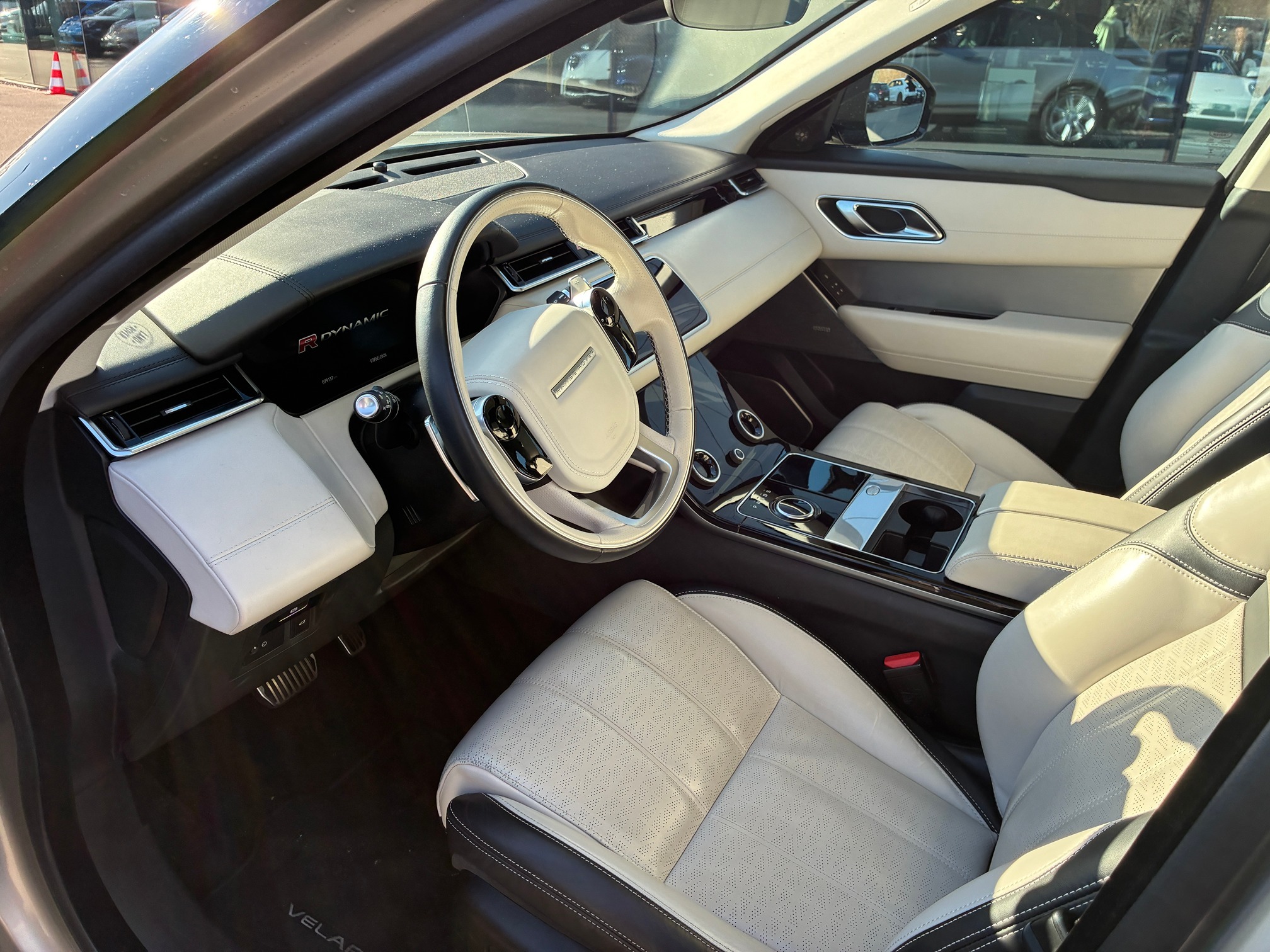 LAND ROVER RR Velar P300 R-Dynamic HSE — zdjęcie 11