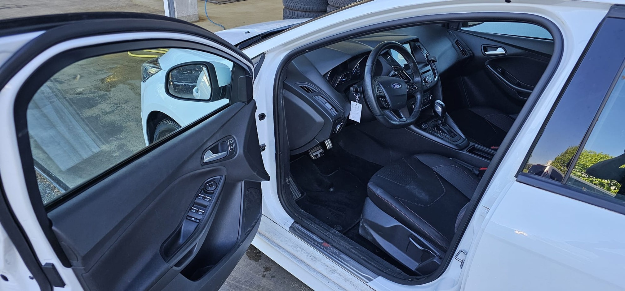 FORD Focus 1.0 SCTi — zdjęcie 11