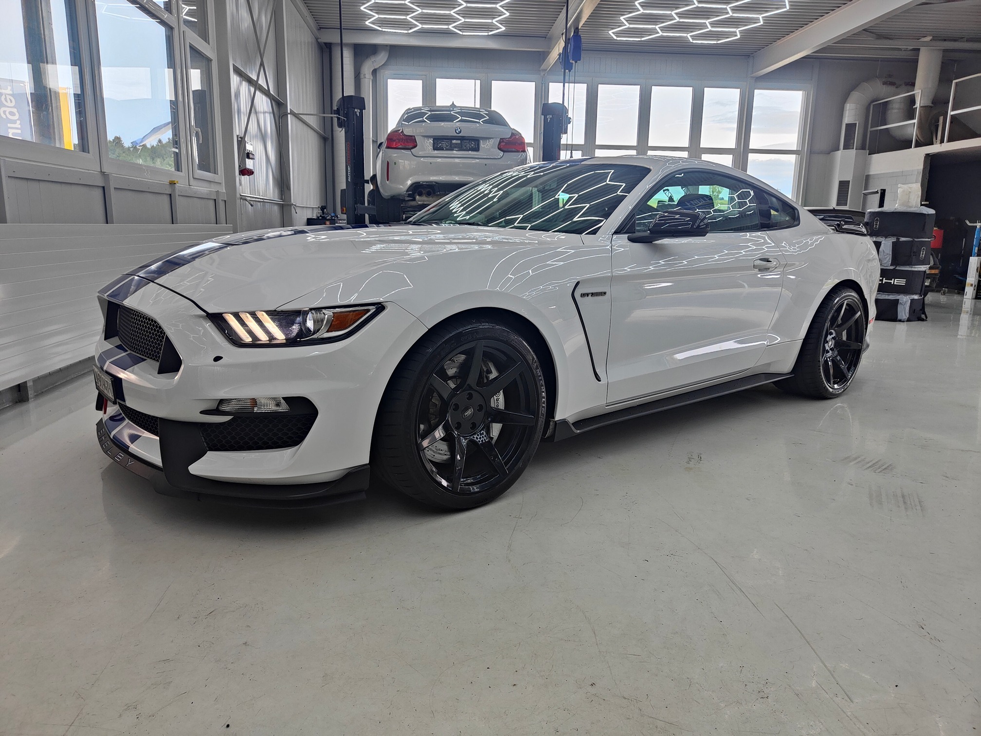 FORD Mustang Shelby GT 350 — zdjęcie 8