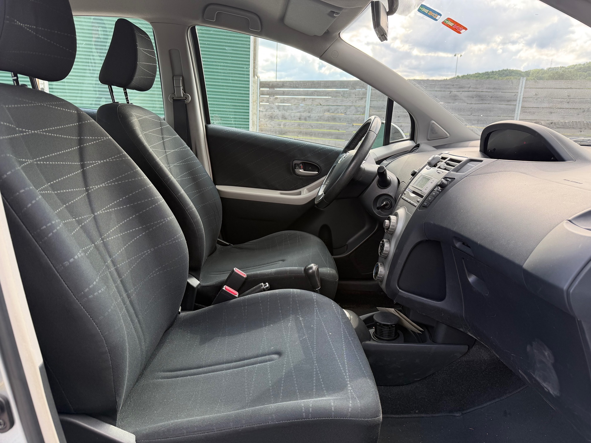 TOYOTA Yaris 1.3 mit MFK — zdjęcie 9
