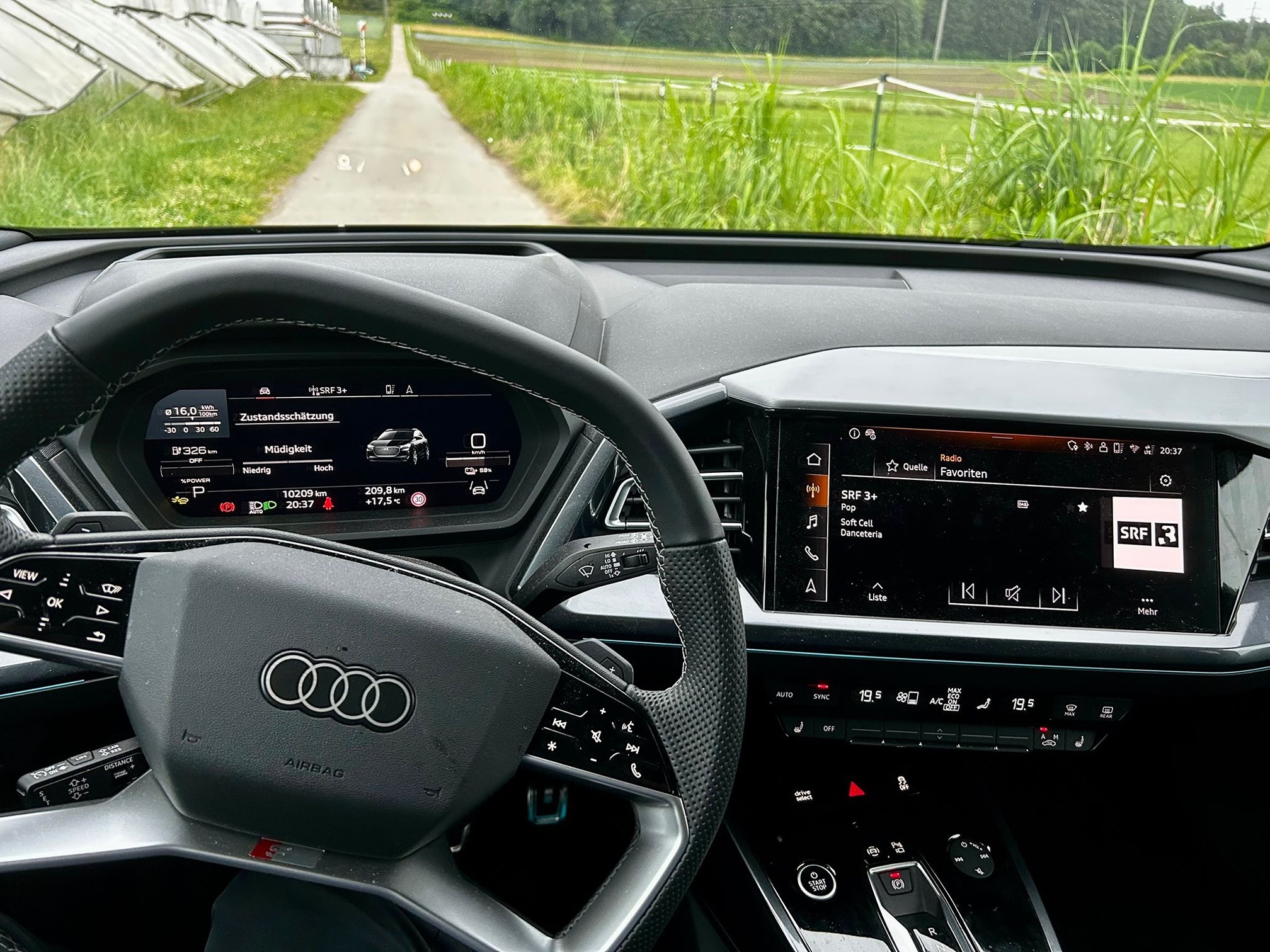 AUDI Q4 Etron 45 quattro — zdjęcie 4