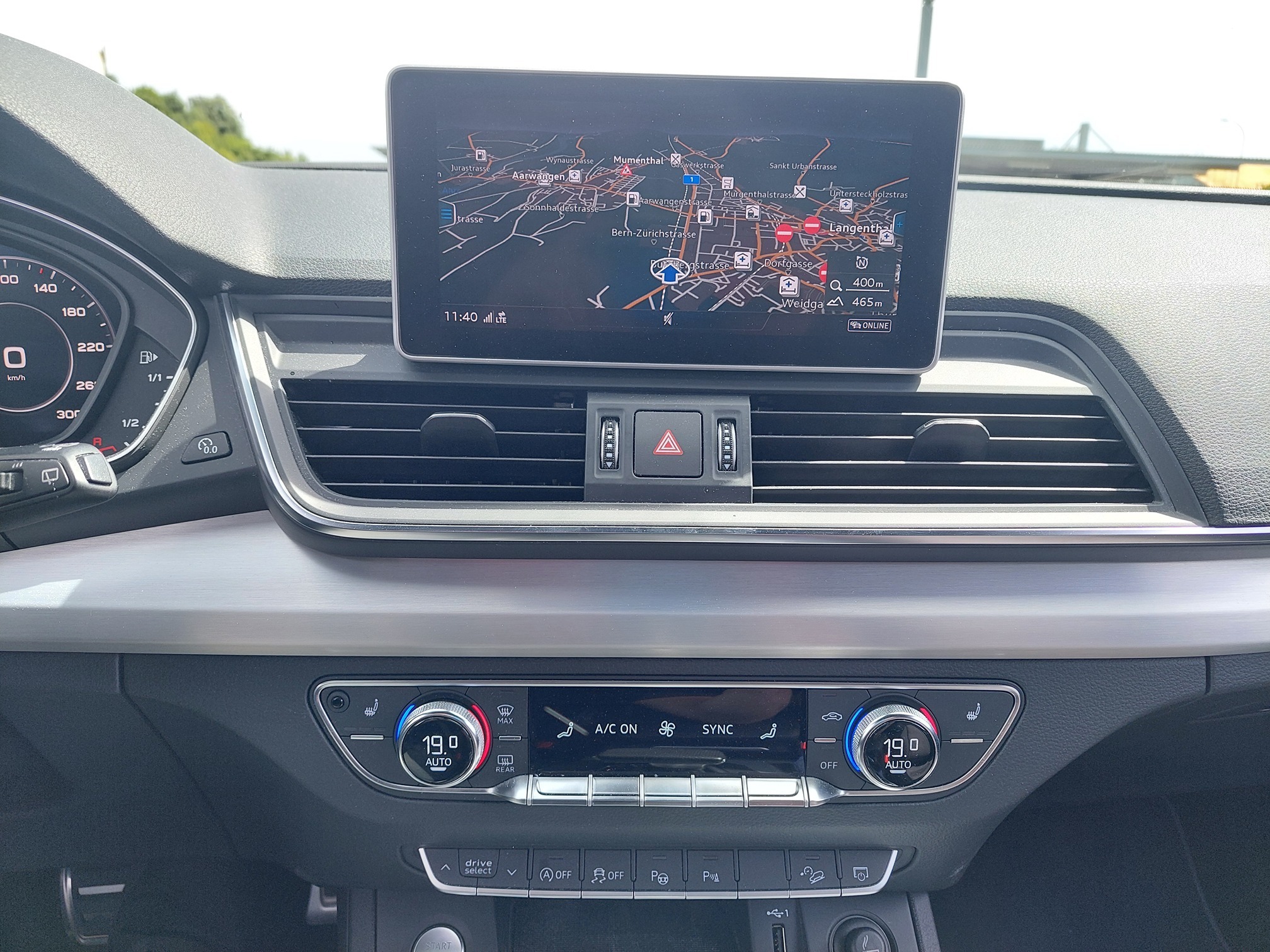 AUDI Q5 40 TDI quattro — zdjęcie 14