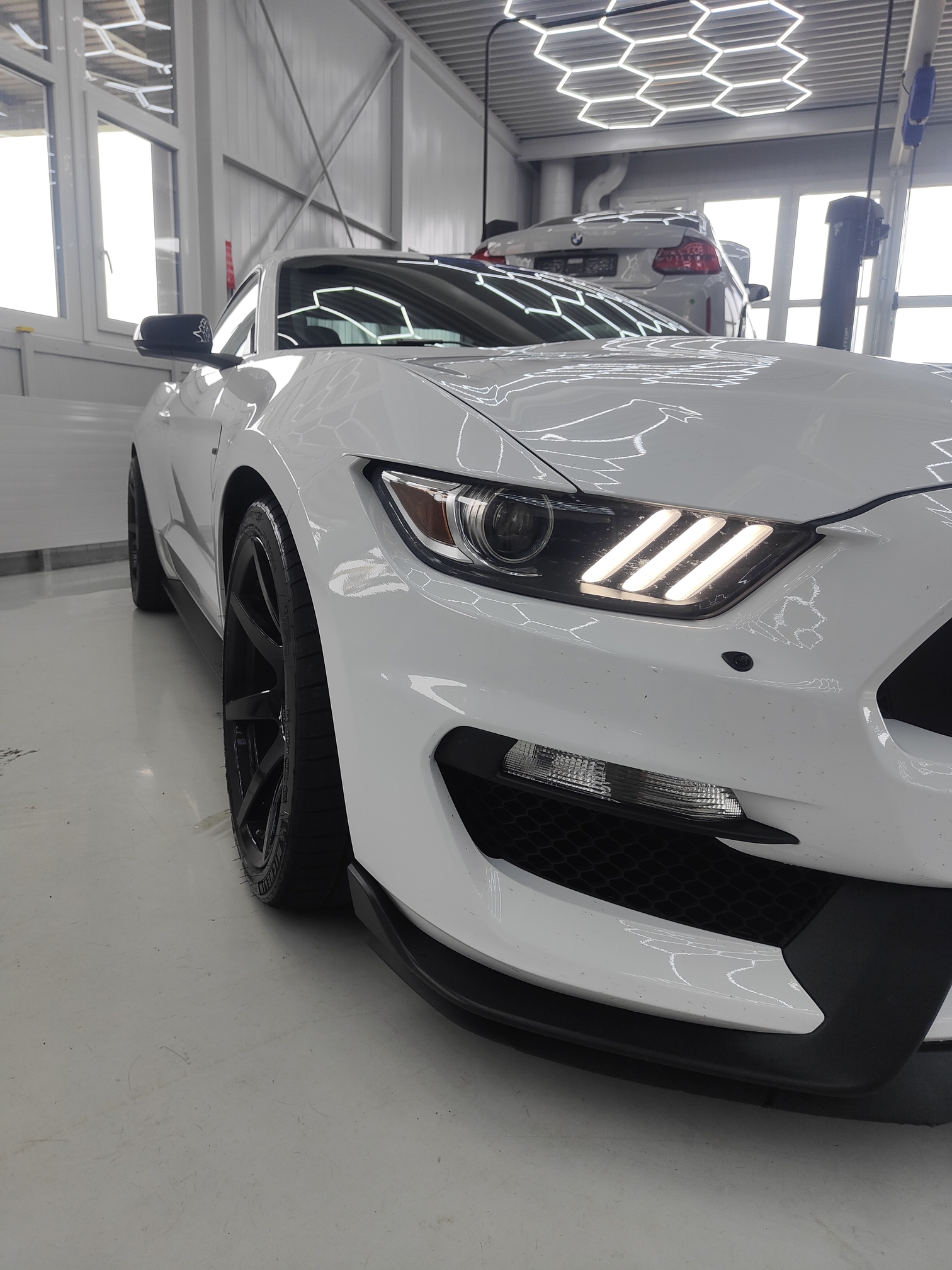 FORD Mustang Shelby GT 350 — zdjęcie 3