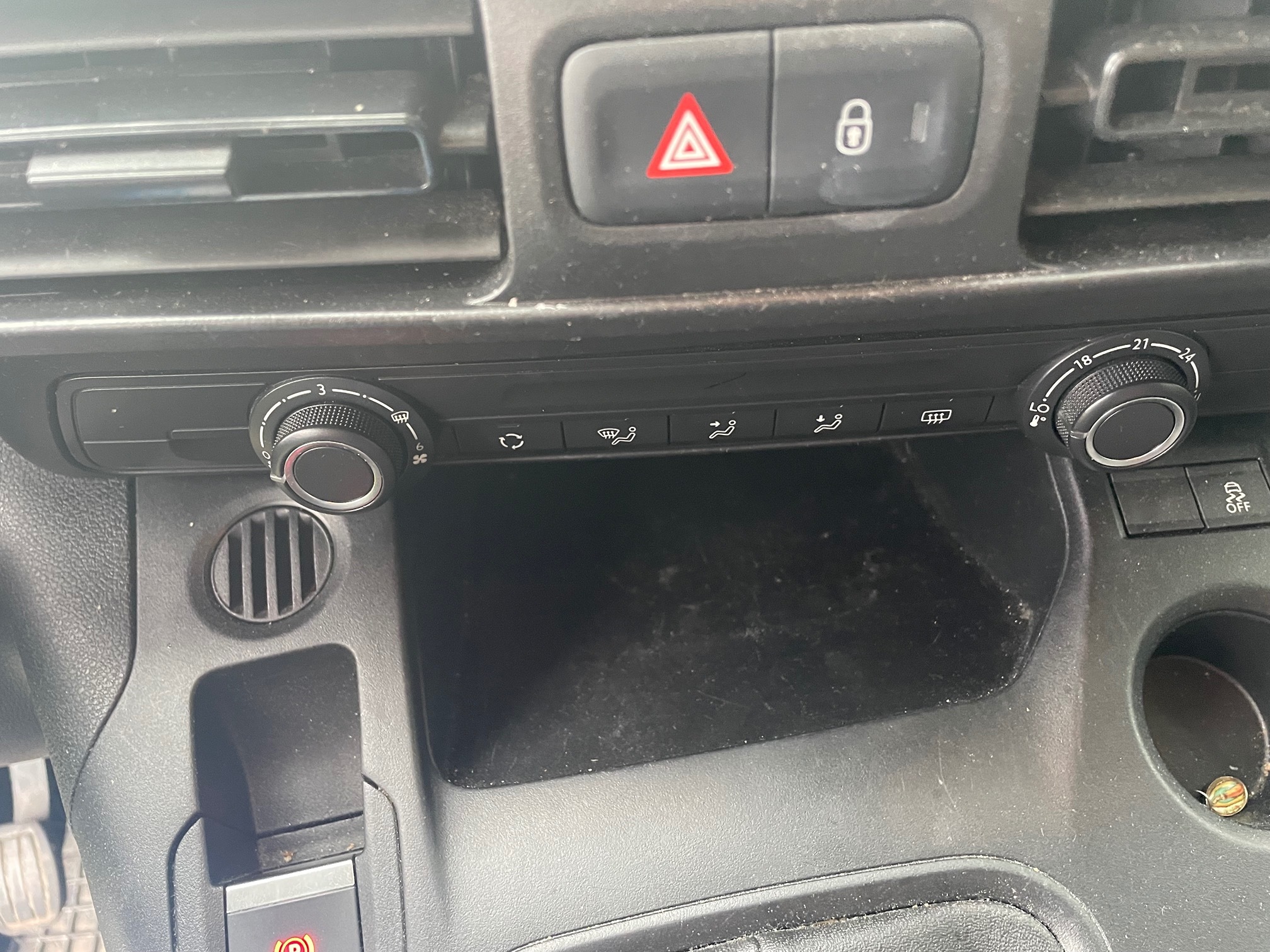 OPEL Combo Cargo 1.5 Diesel — zdjęcie 13