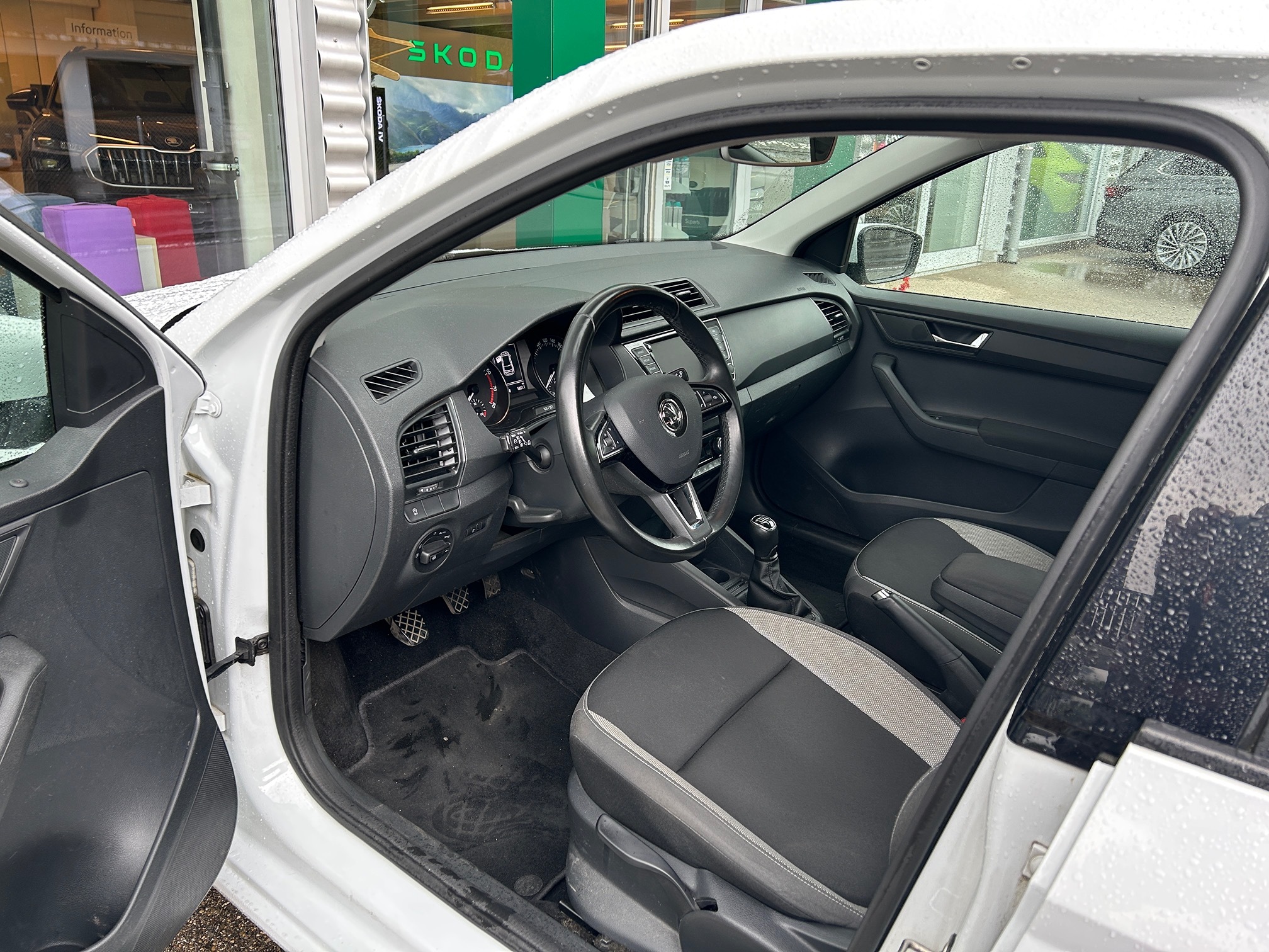 SKODA Fabia 1.0 TSI — zdjęcie 3