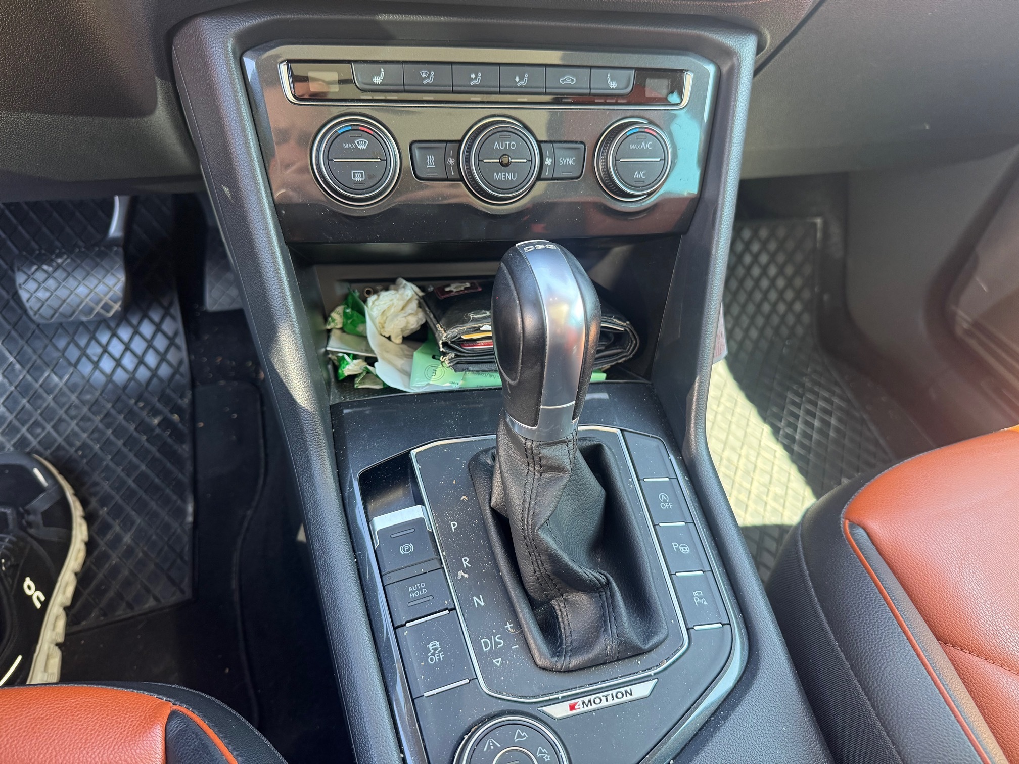 VW Tiguan 2.0 TSI 4M — zdjęcie 11