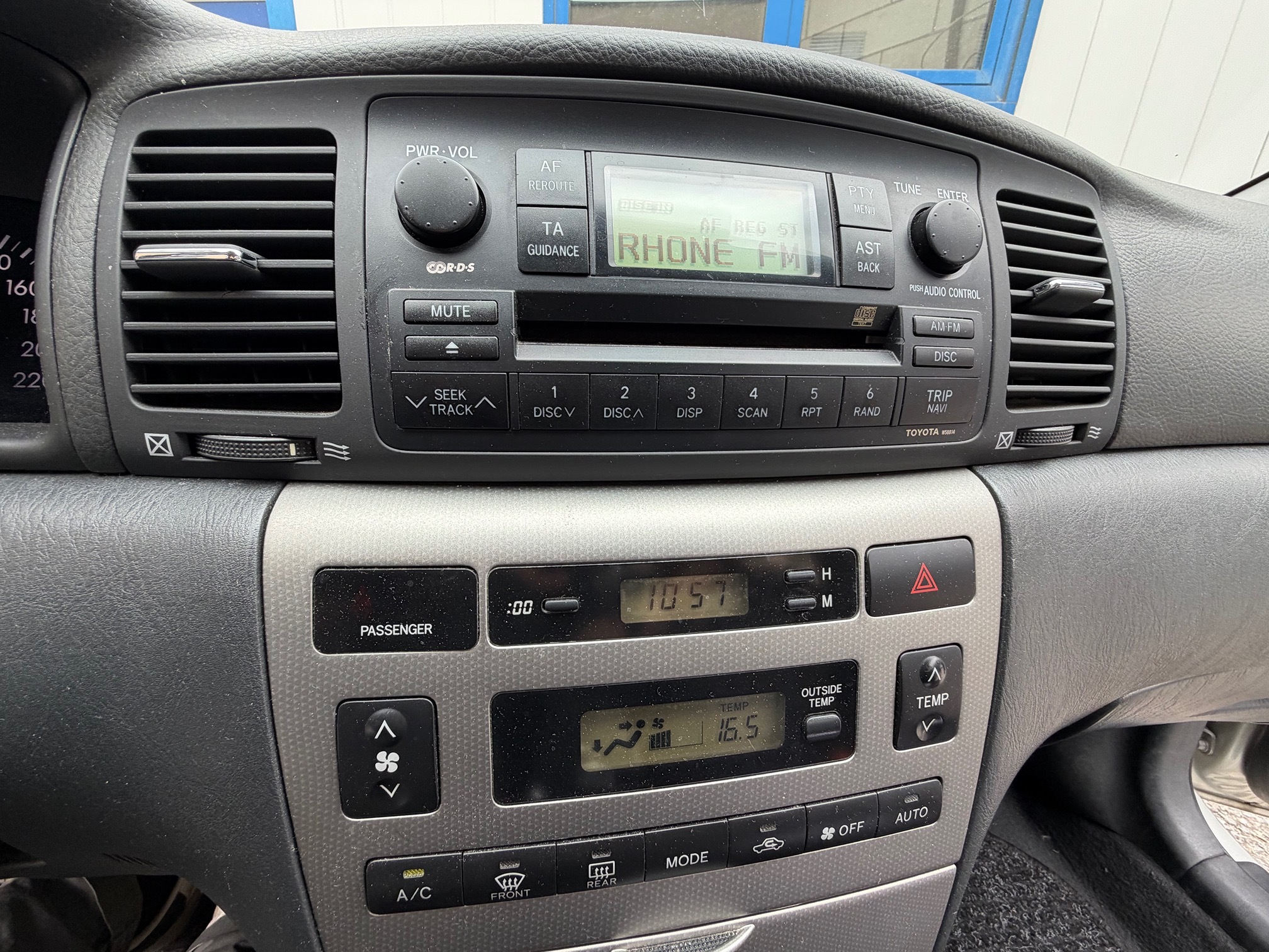 TOYOTA Corolla 1.6 — zdjęcie 13