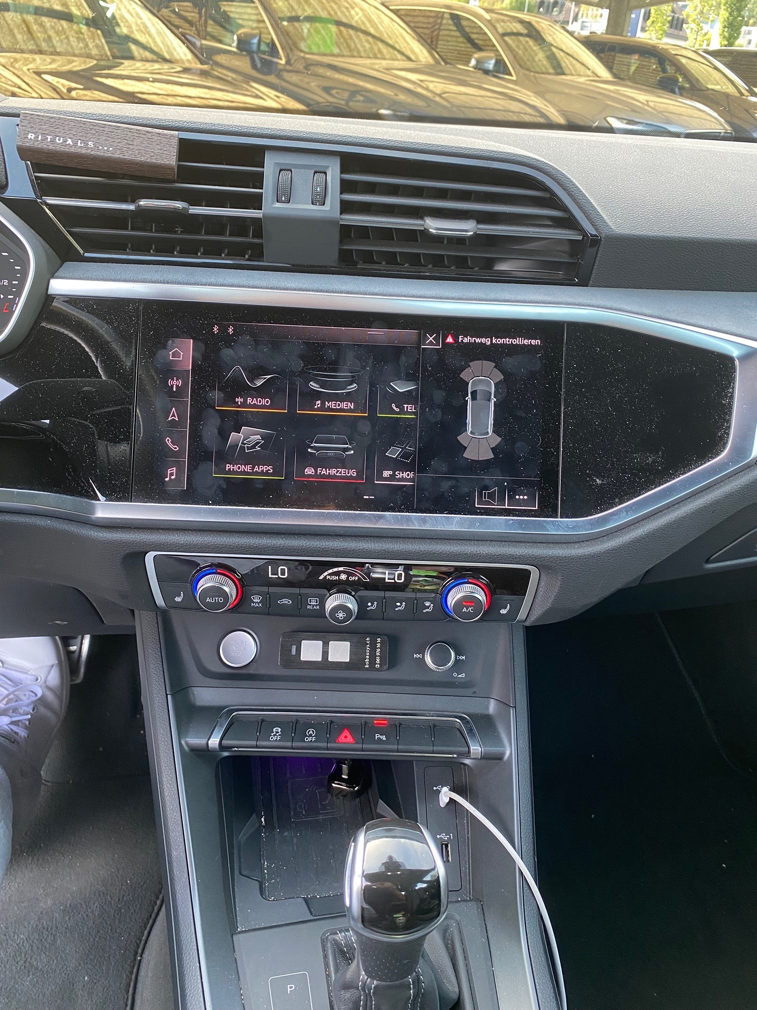 AUDI Q3 40 TFSI Quattro S-line — zdjęcie 13