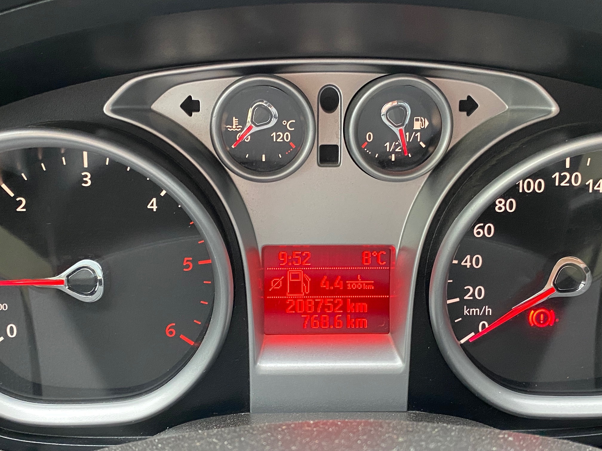 FORD FOCUS 1.6 TDCI — zdjęcie 8