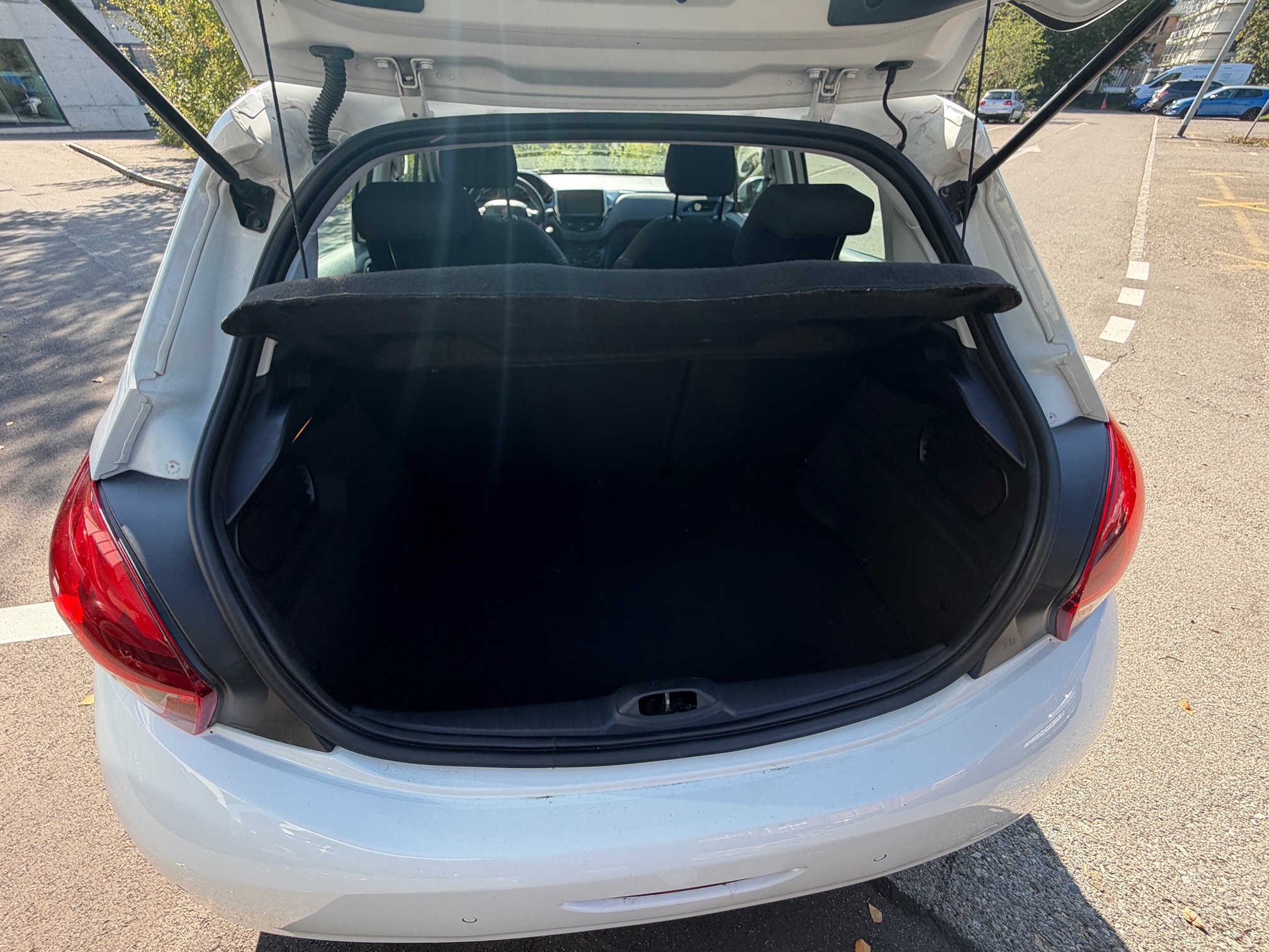 PEUGEOT 208 1.2 VTi — zdjęcie 13