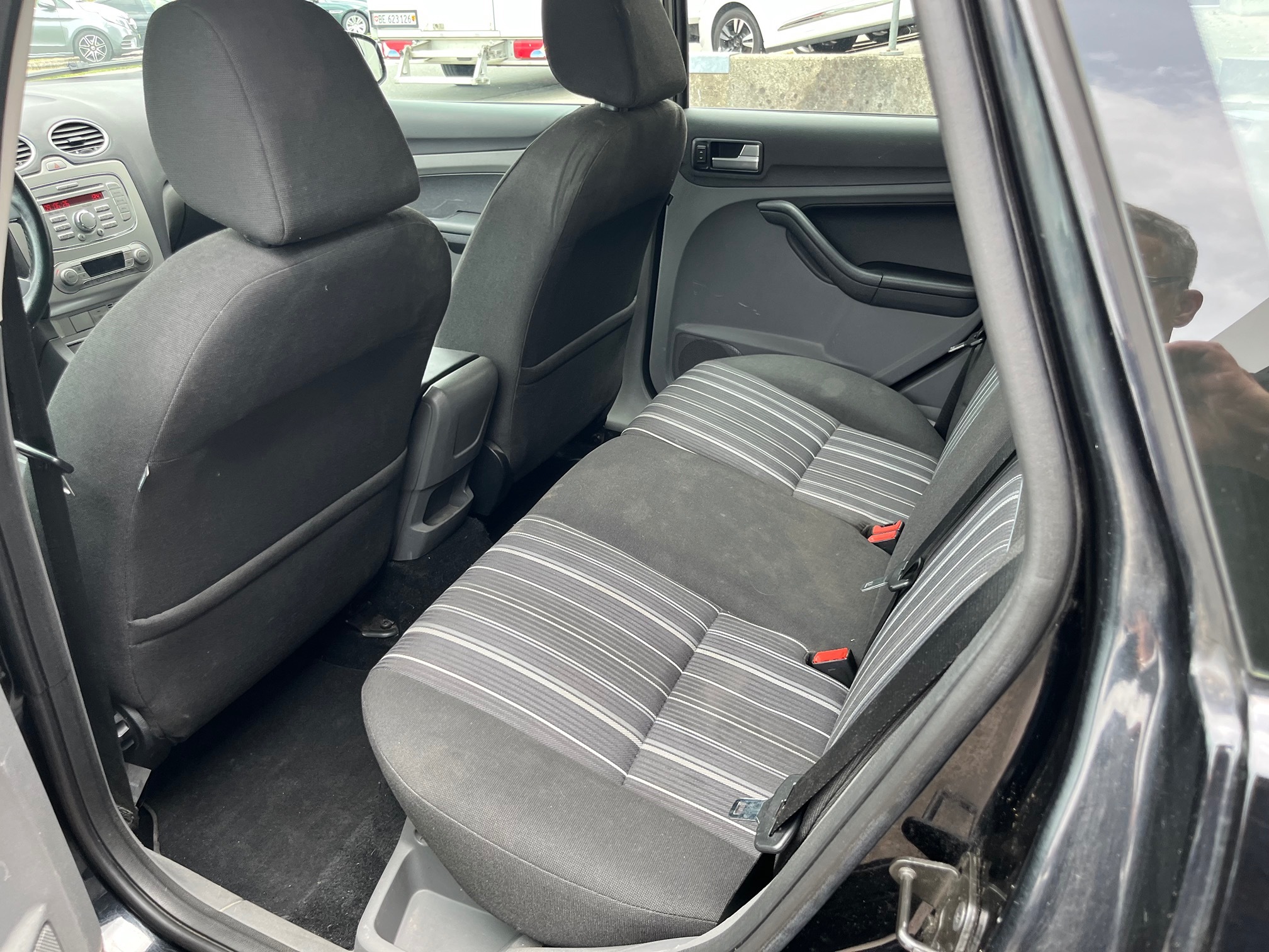 FORD Focus 1.6i 16V — zdjęcie 8