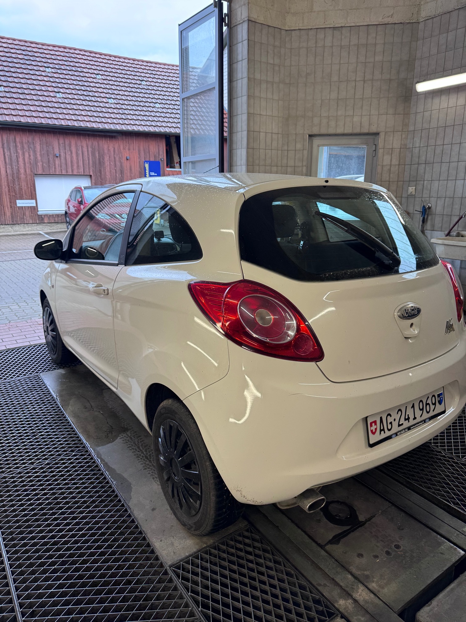 FORD Ka 1.25i — zdjęcie 9