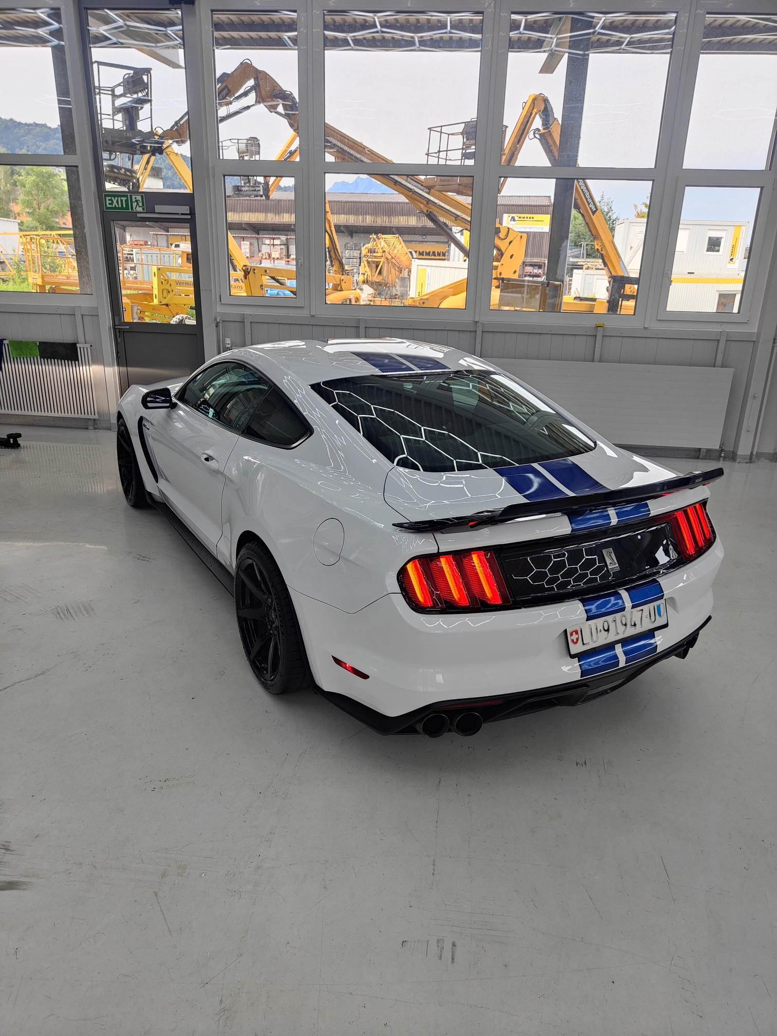 FORD Mustang Shelby GT 350 — zdjęcie 6
