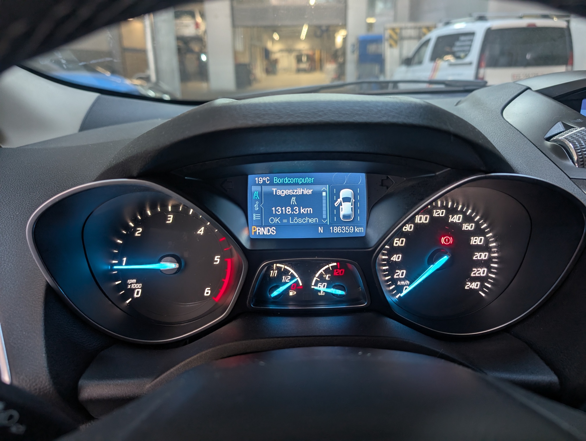FORD Kuga 2.0 TDCi 4x4 — zdjęcie 10