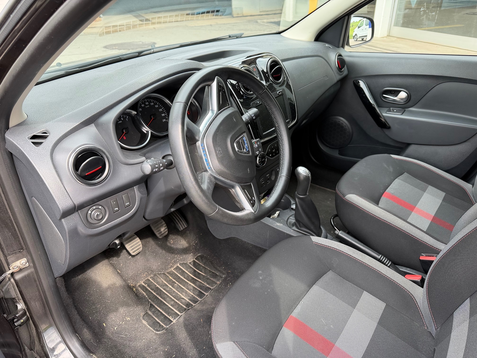 DACIA Sandero 90 — zdjęcie 10