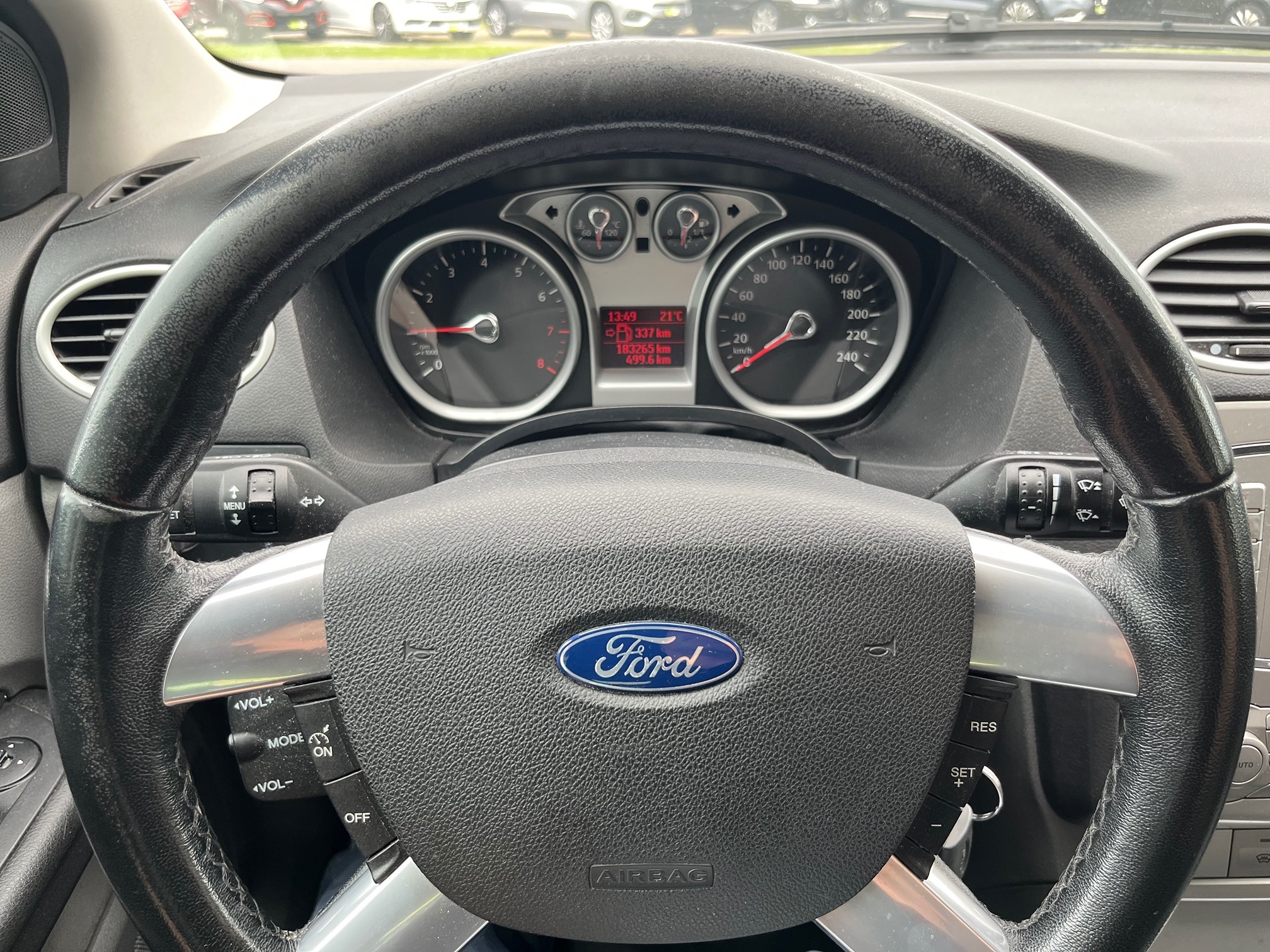FORD Focus 1.6i 16V — zdjęcie 11