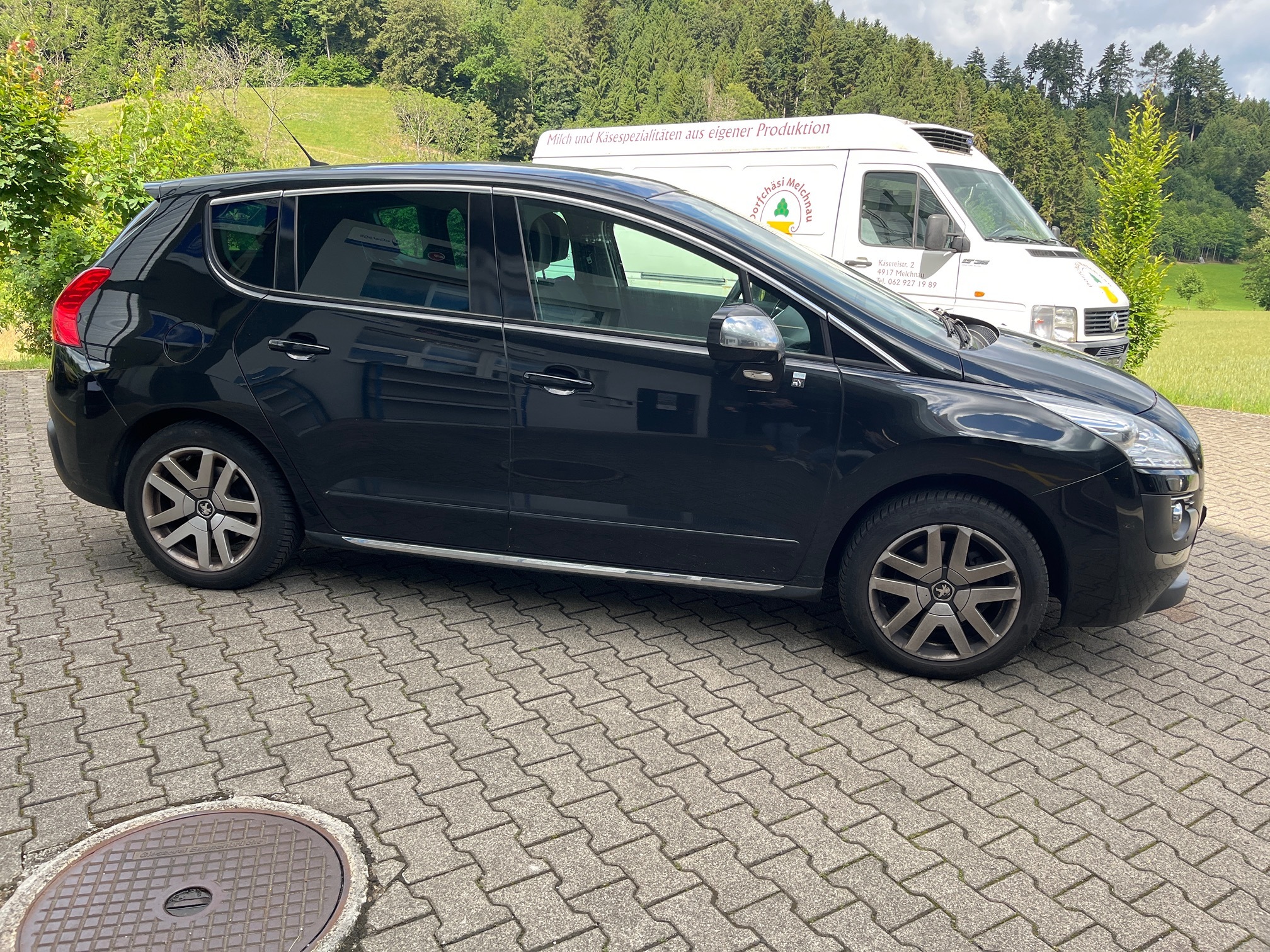 PEUGEOT 3008 HYbrid4 — zdjęcie 8