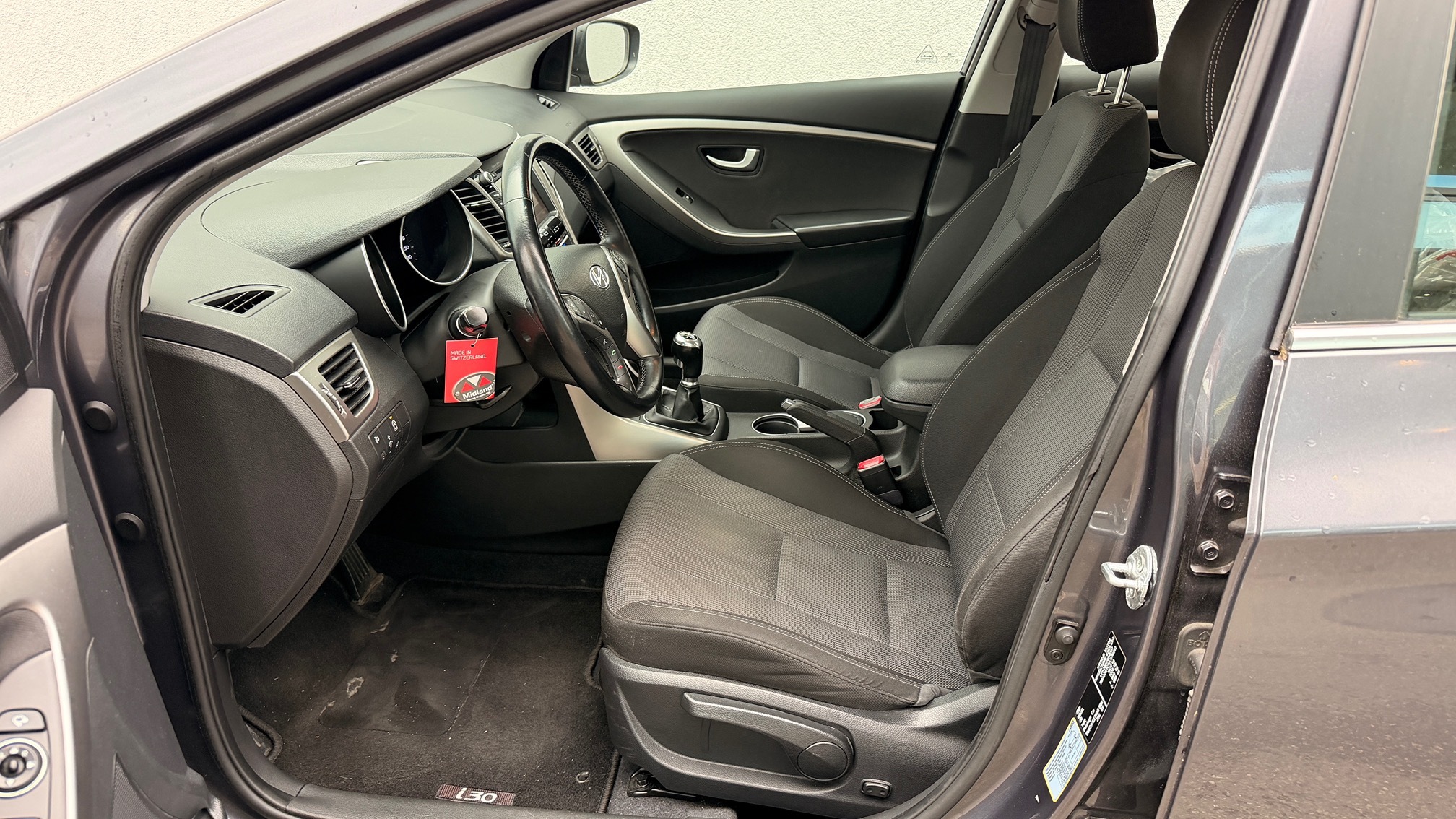 HYUNDAI i30 1.6 GDI — zdjęcie 9