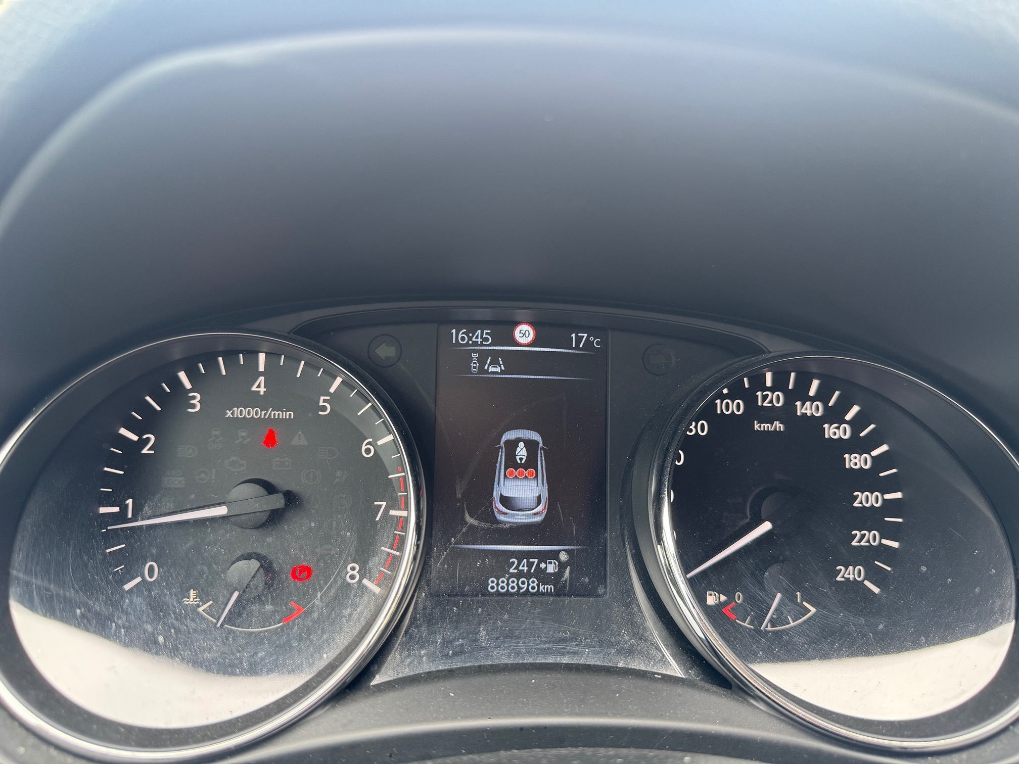 NISSAN Qashqai — zdjęcie 14