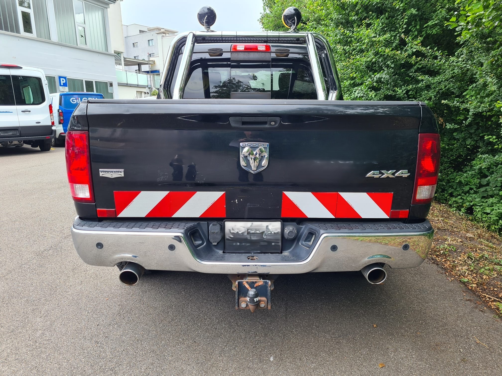 DODGE Ram 1500 Pick-up 5.7i-V8 Hemi 401 PS Laramie 4x4 AWD 8-Gang Automat — zdjęcie 4