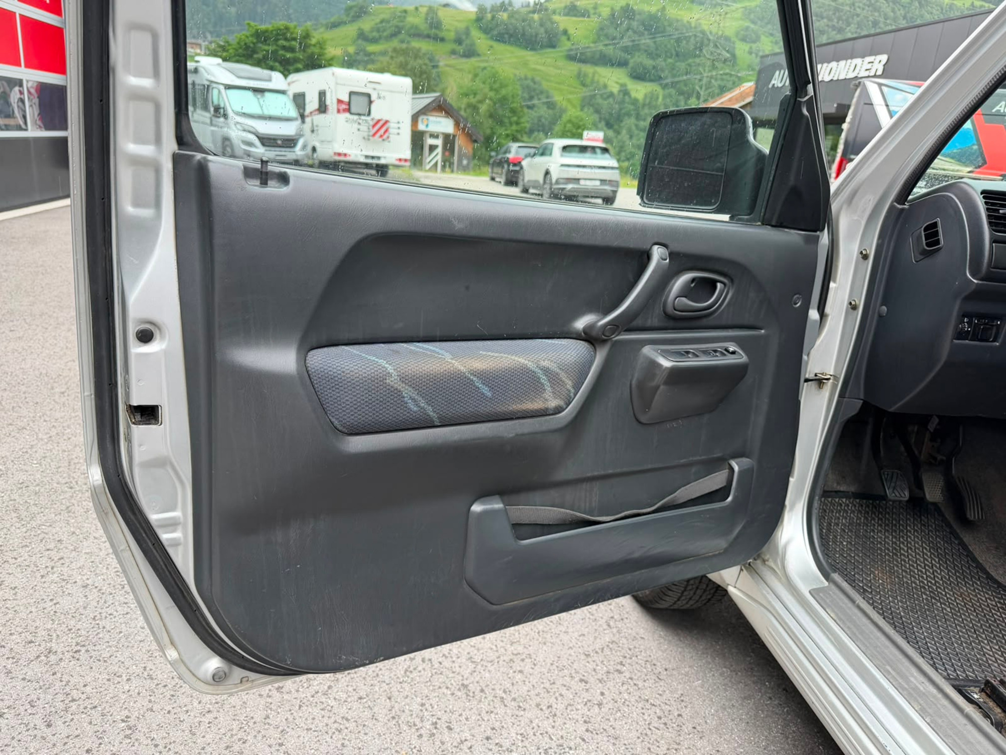 SUZUKI JIMNY 1.5 TD — zdjęcie 12