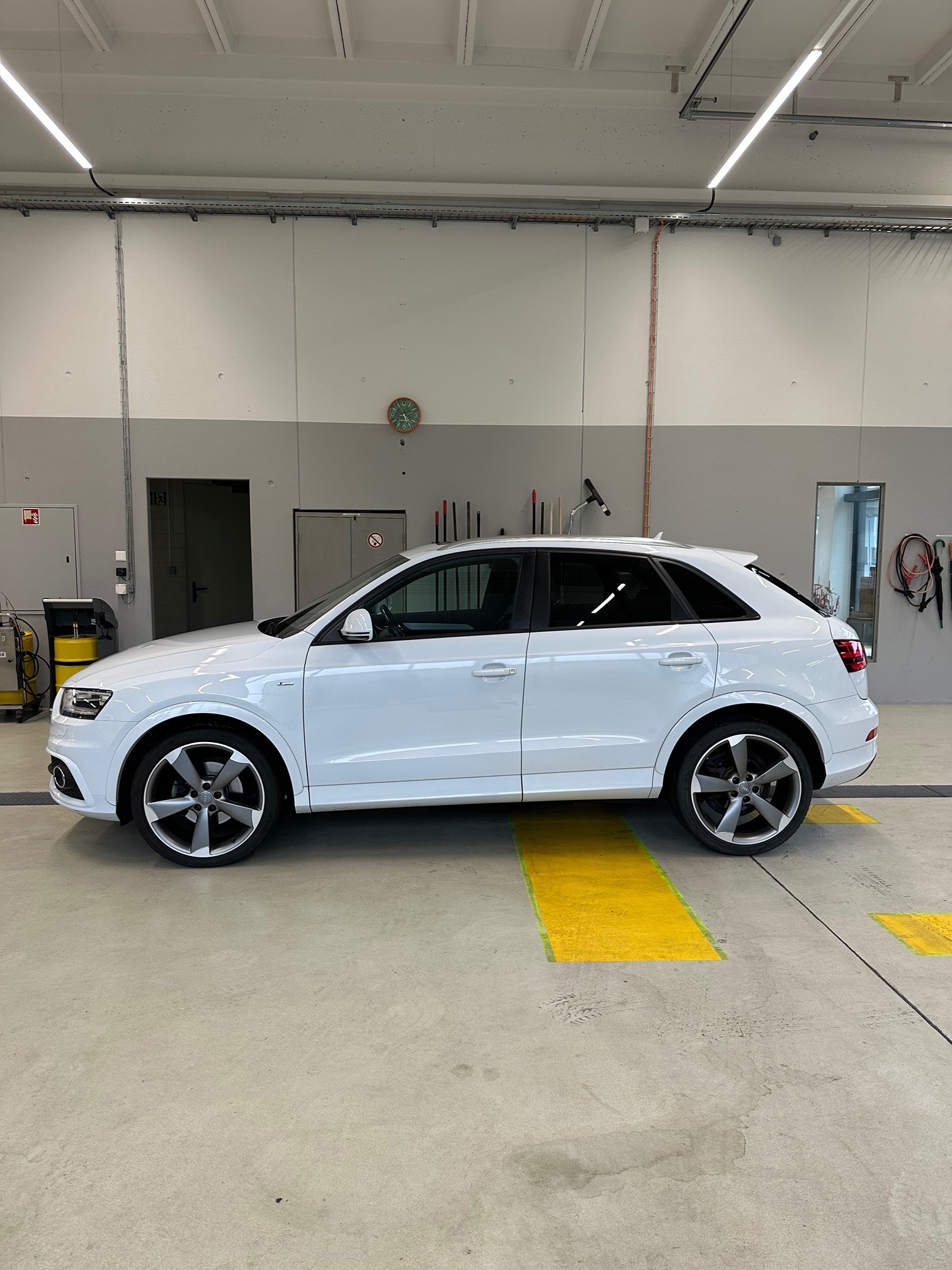 AUDI Q3 2.0TDI quattro — zdjęcie 1