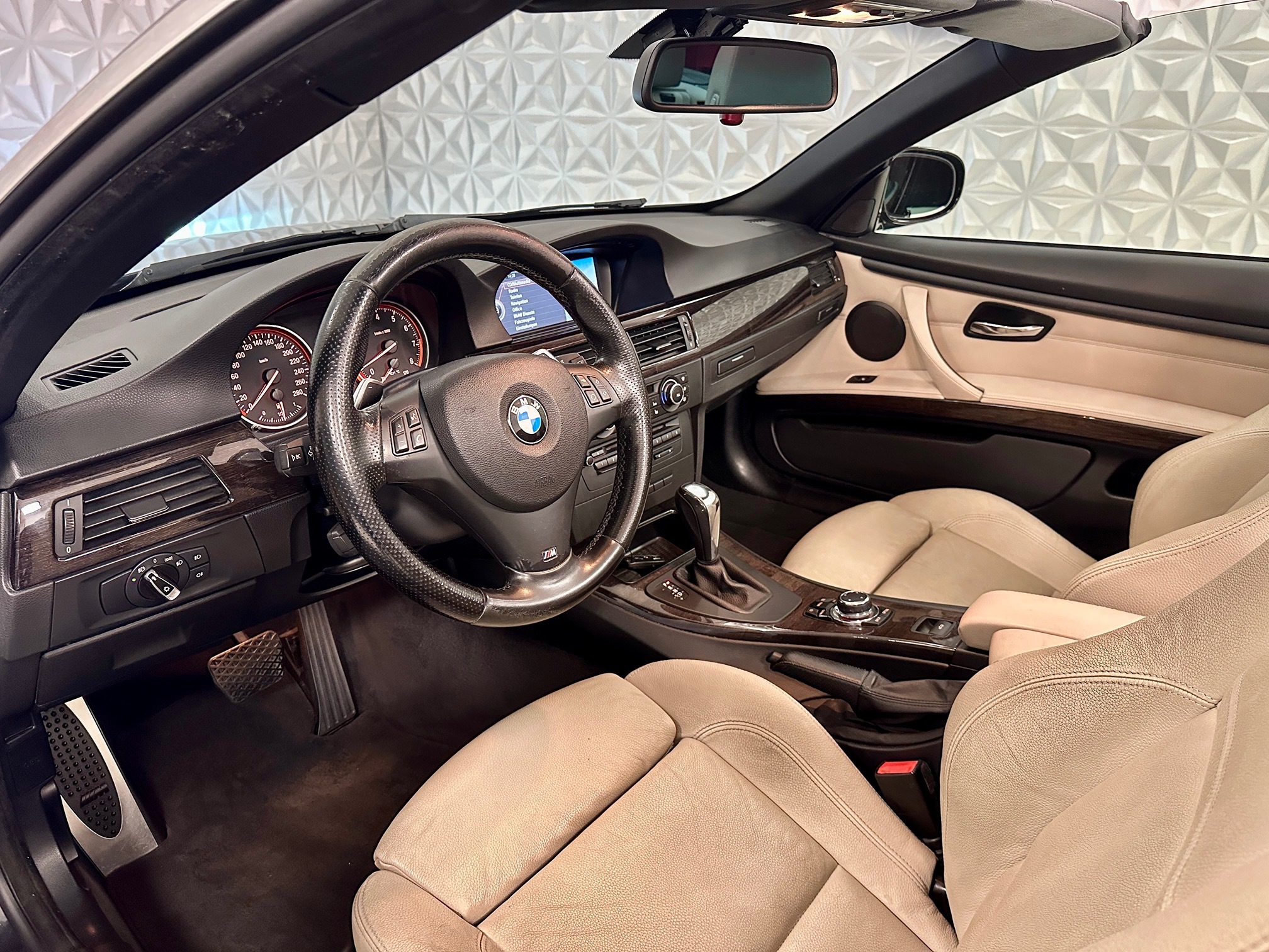 BMW 325i Cabrio — zdjęcie 11