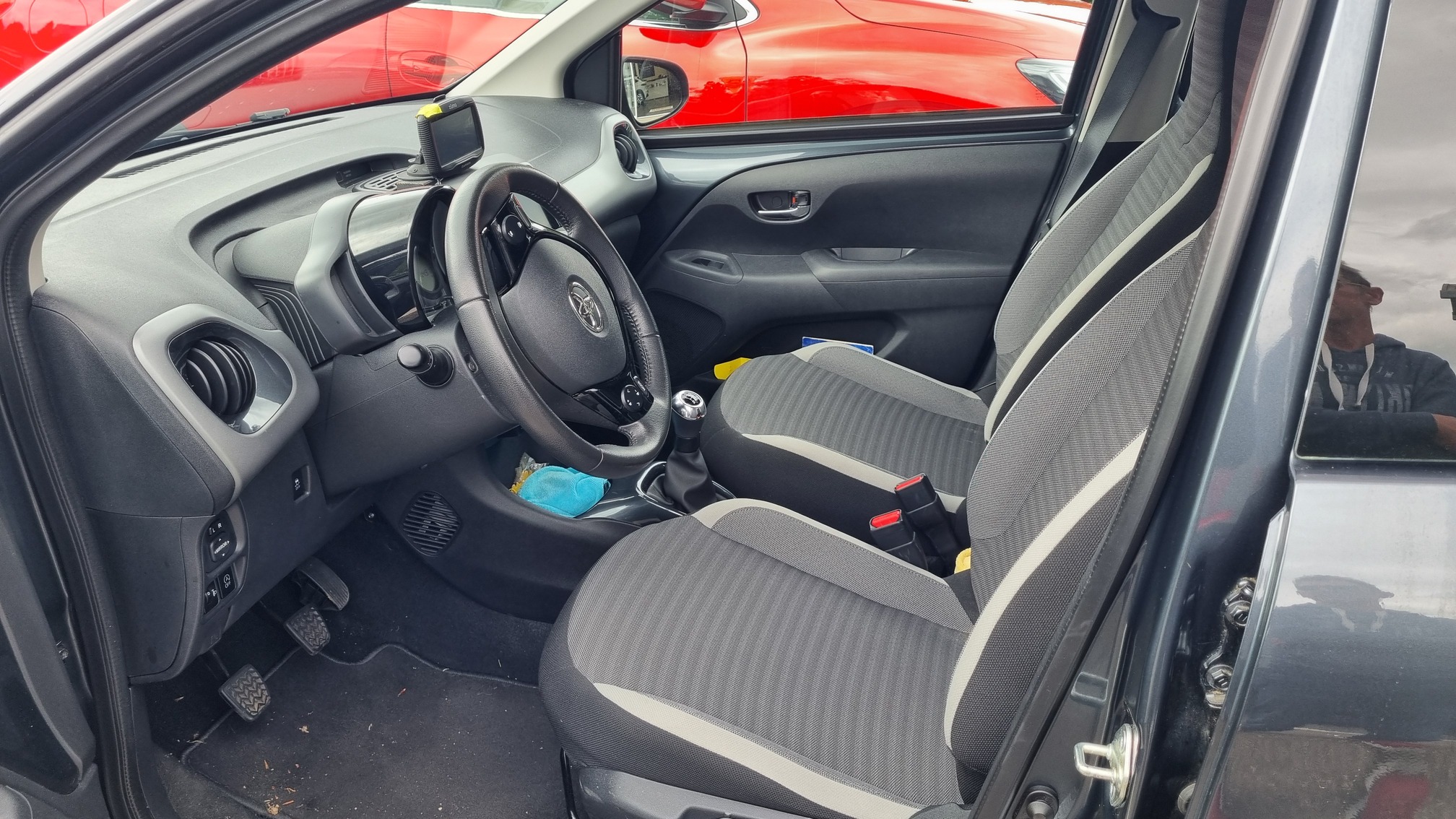 TOYOTA Aygo 1.0 — zdjęcie 11