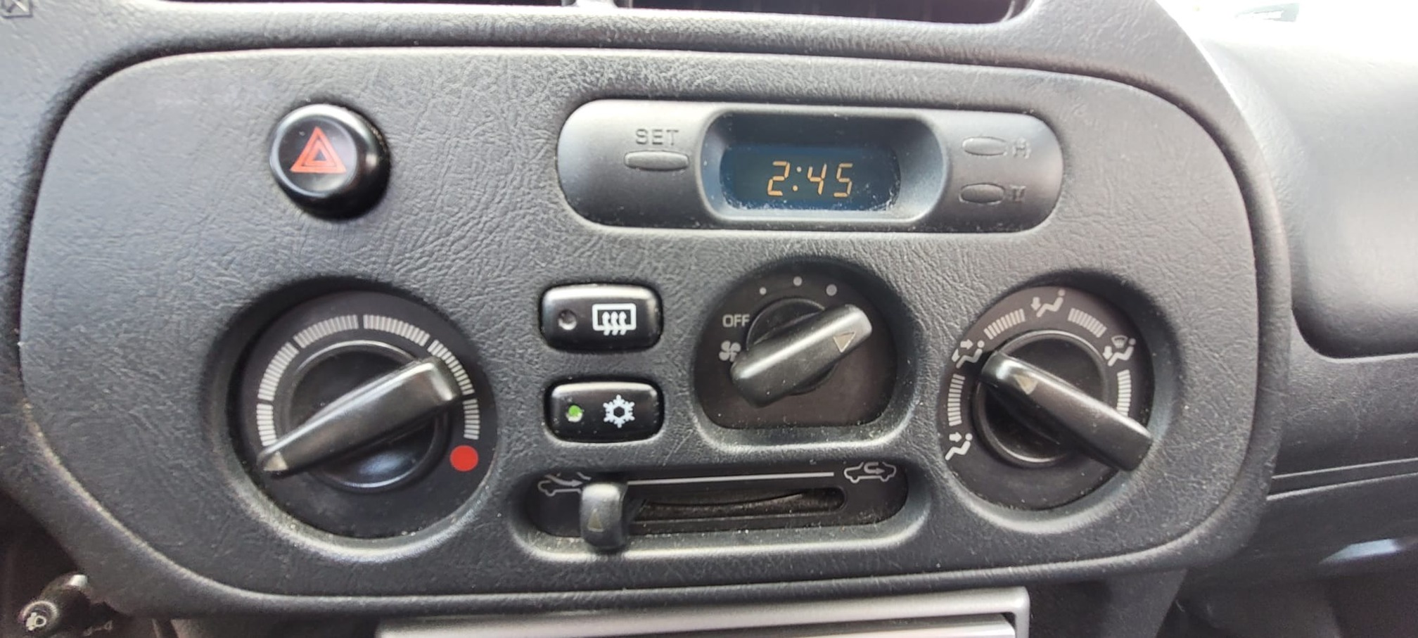 MITSUBISHI Colt 1.3 — zdjęcie 14