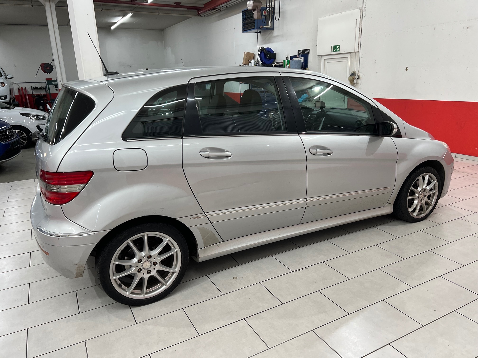 MERCEDES-BENZ B 200 CDI — zdjęcie 8