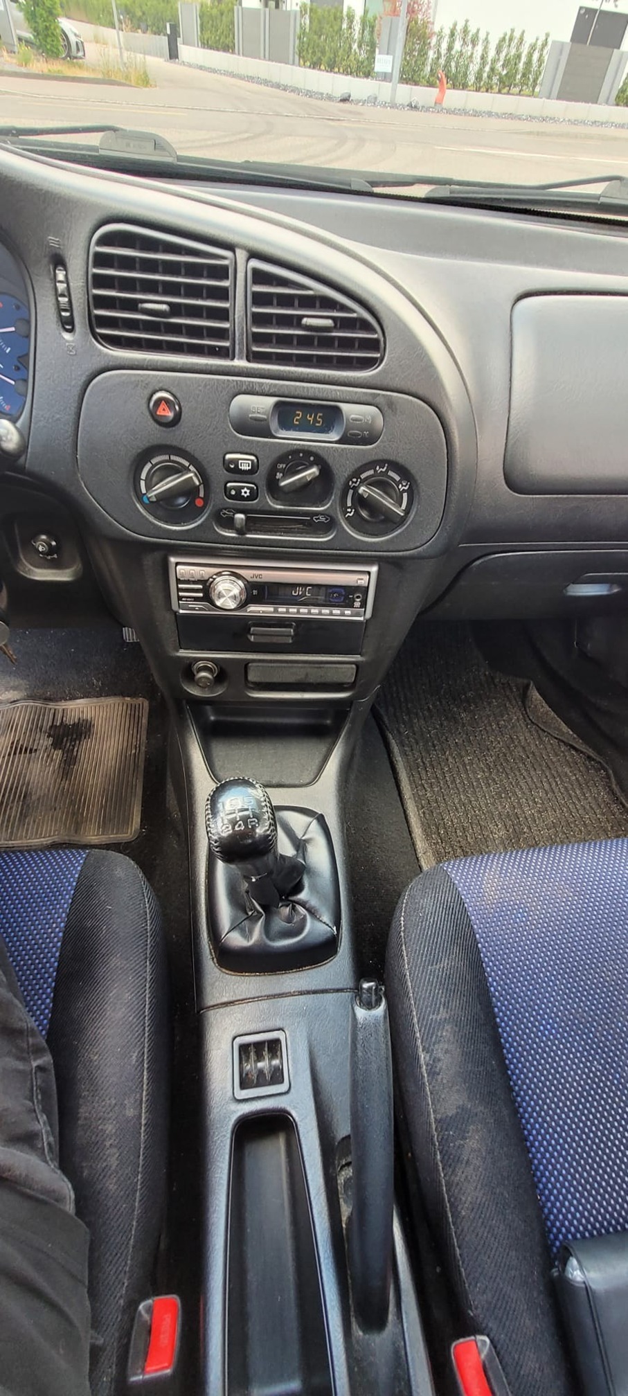 MITSUBISHI Colt 1.3 — zdjęcie 13