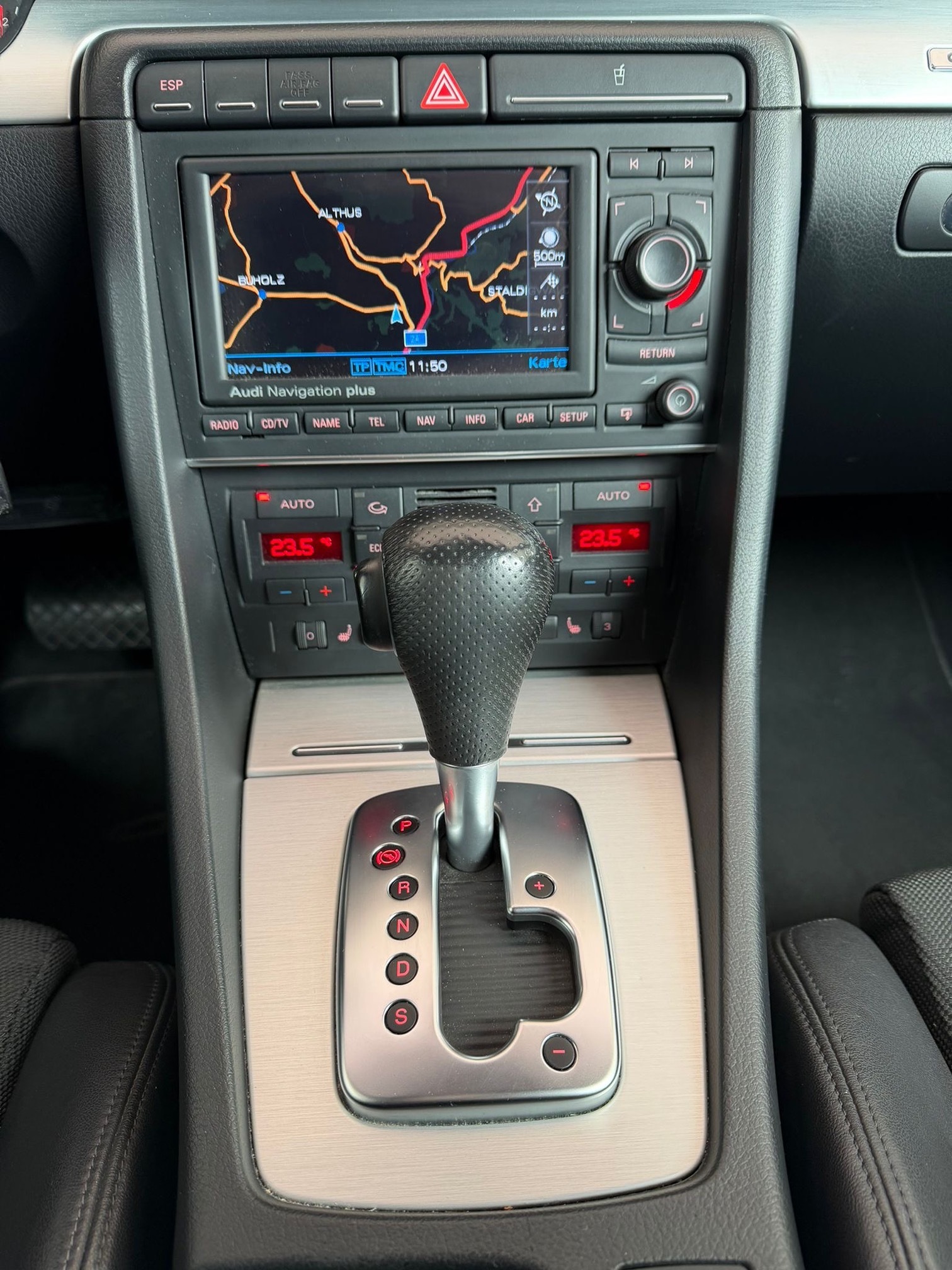 AUDI A4 Av. 3.0TDI qu. — zdjęcie 15