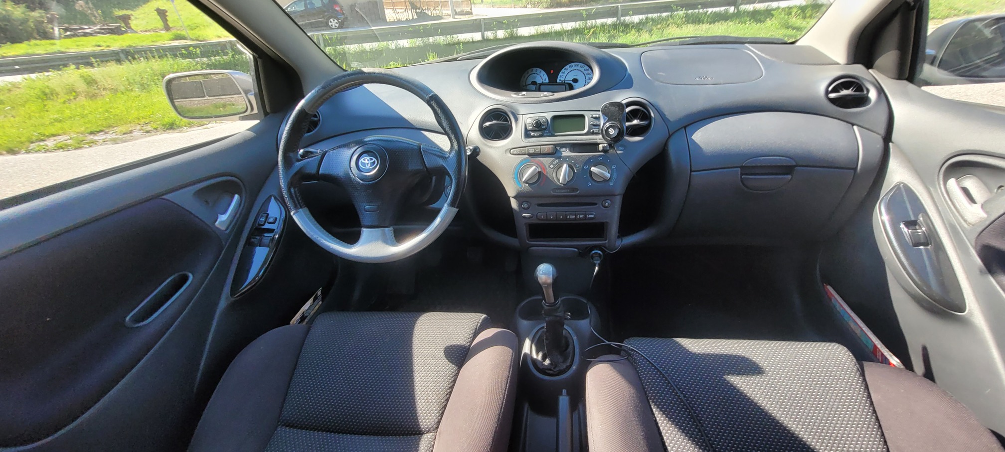 TOYOTA Yaris 1.5 TS — zdjęcie 7