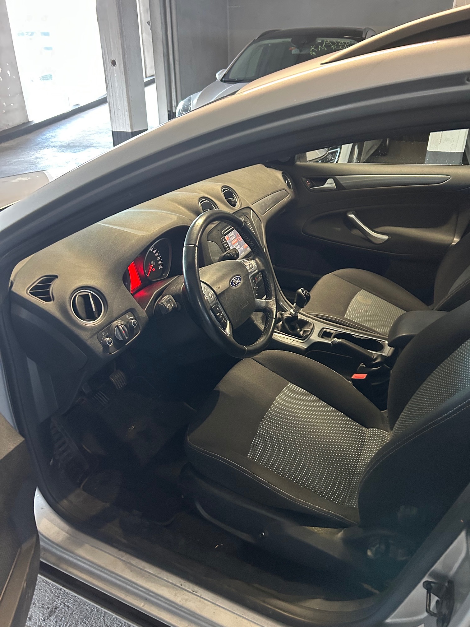 FORD Mondeo 1.6 SCTi — zdjęcie 13