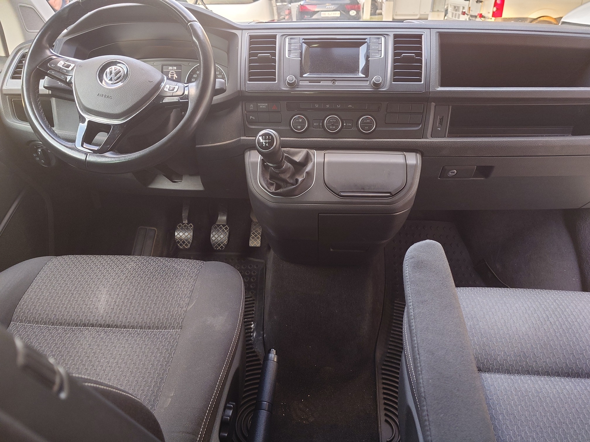VW T6 Multivan TDI — zdjęcie 12
