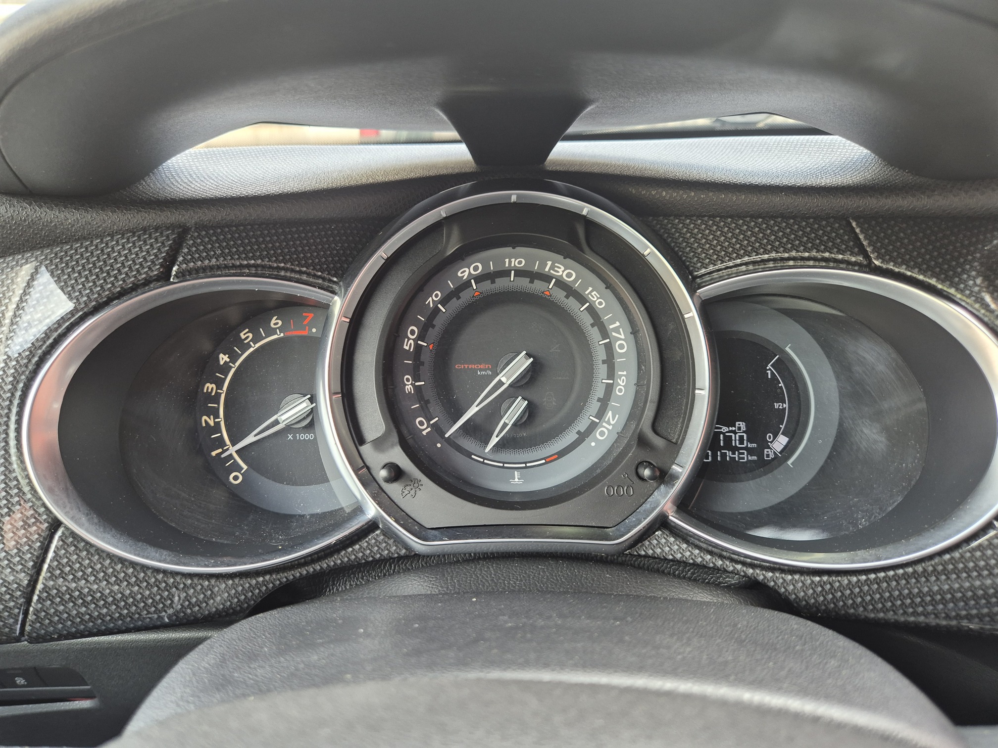 CITROEN DS3 1.6i — zdjęcie 8