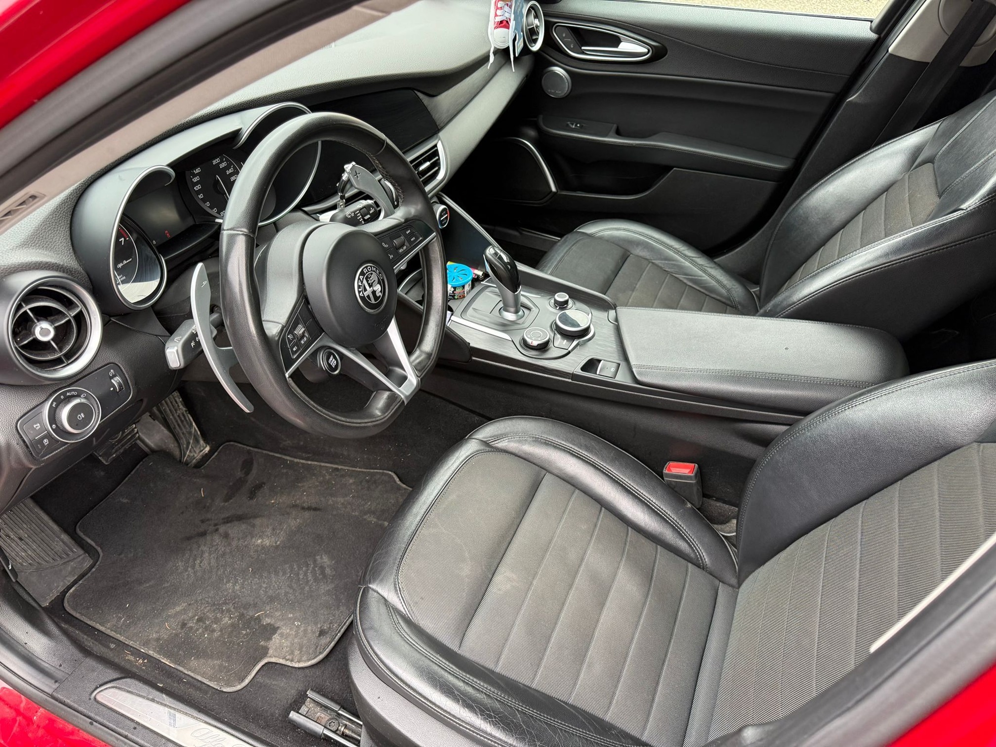 ALFA ROMEO Giulia 2.0 AT — zdjęcie 14