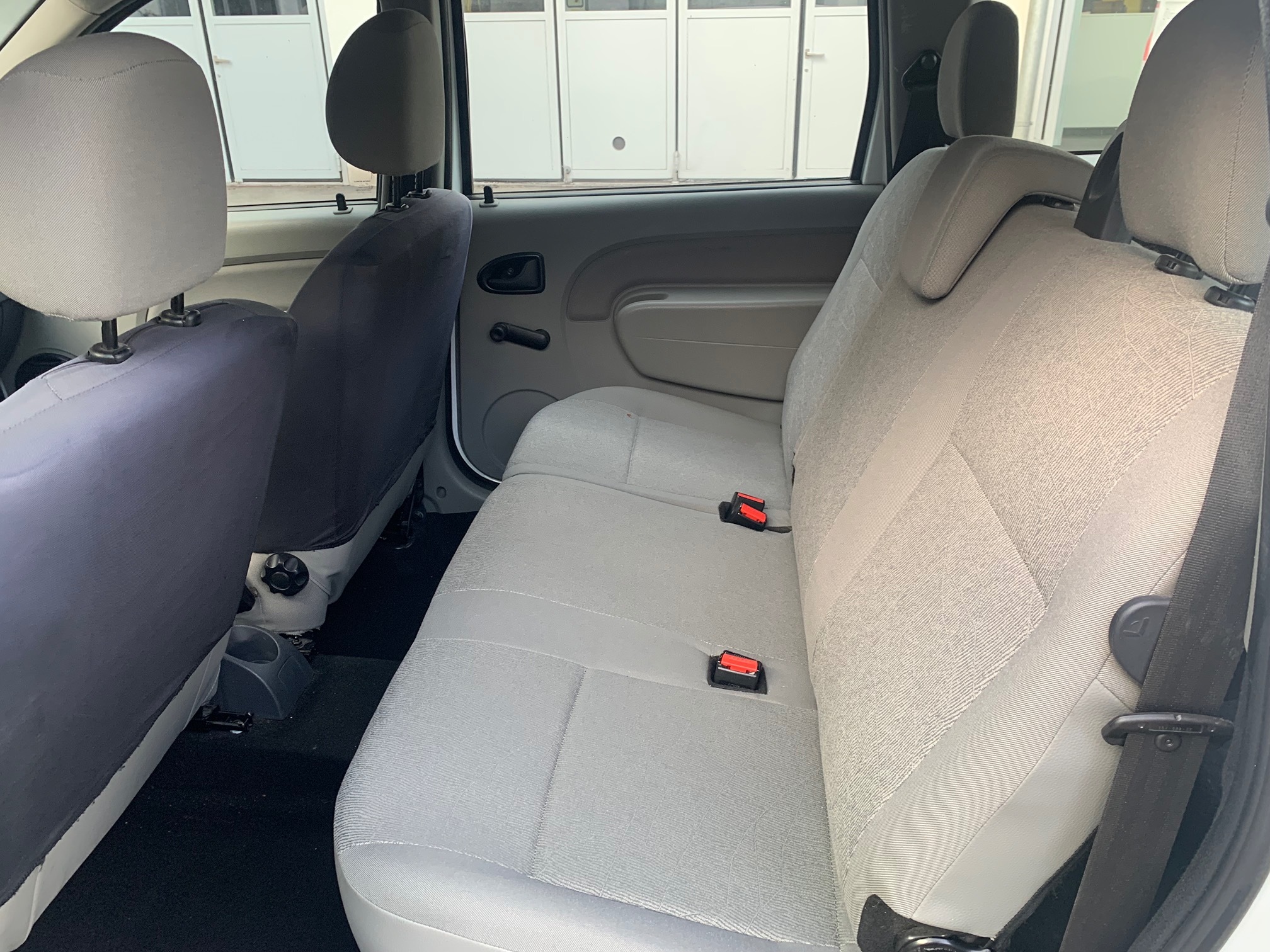 DACIA Logan 1.6 — zdjęcie 15
