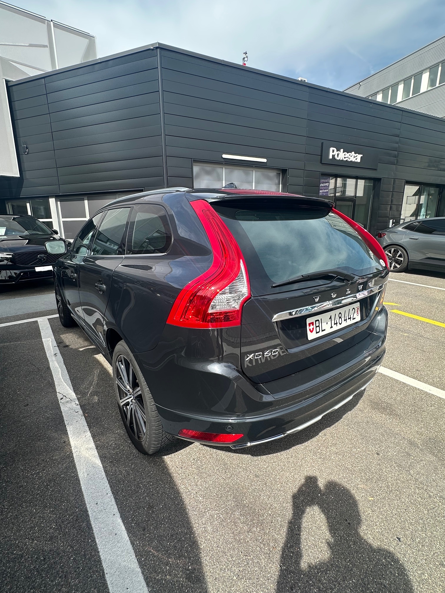VOLVO XC60 D4 — zdjęcie 9