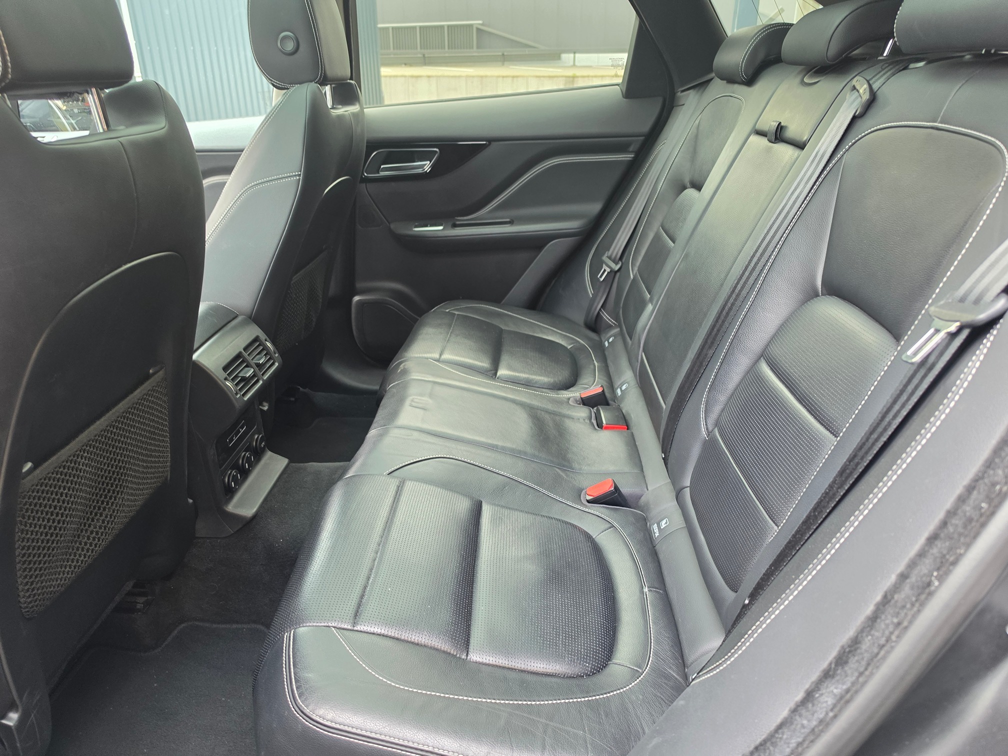 JAGUAR F-Pace 20d AWD — zdjęcie 10