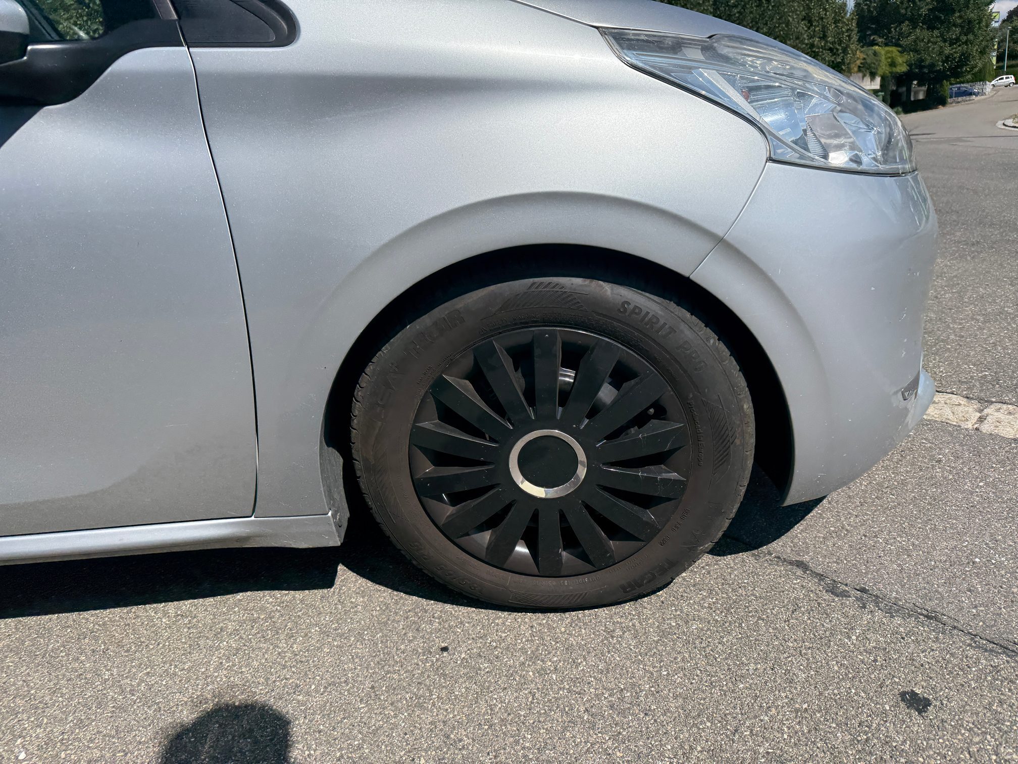 PEUGEOT 208 1.4 — zdjęcie 10