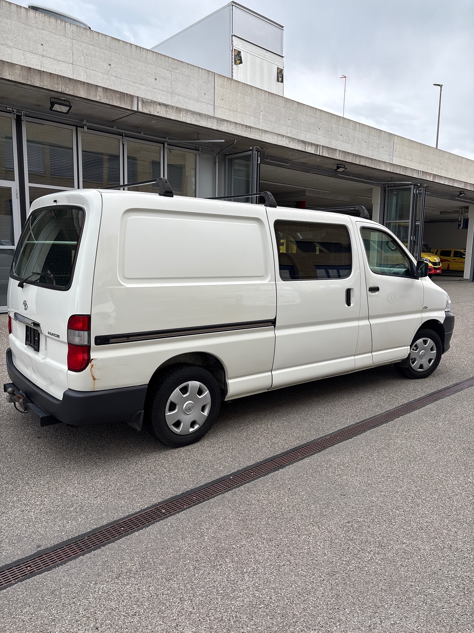 TOYOTA Hiace D-4D — zdjęcie 8